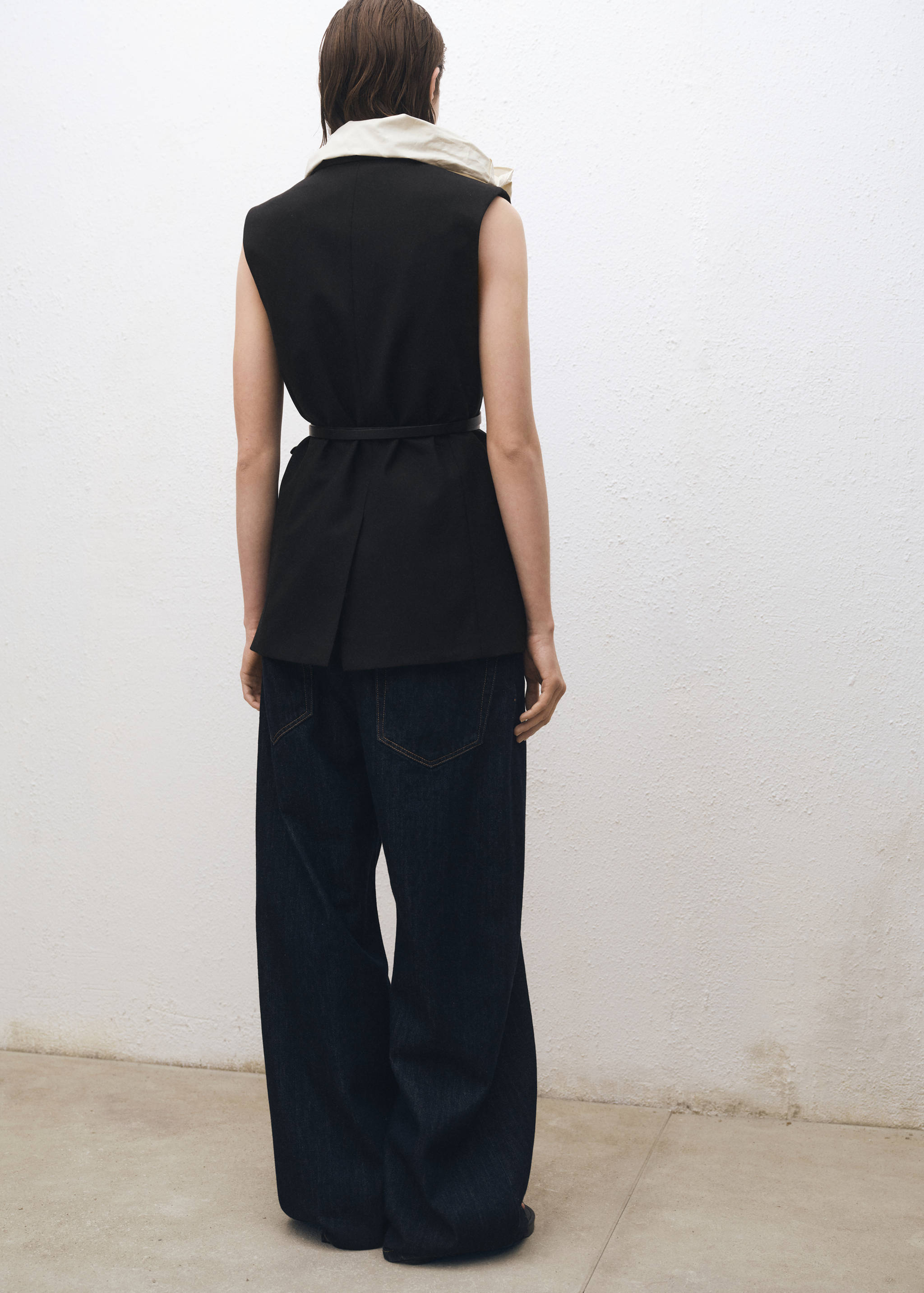 Wool-blend vest with lapels - Reverse of the article