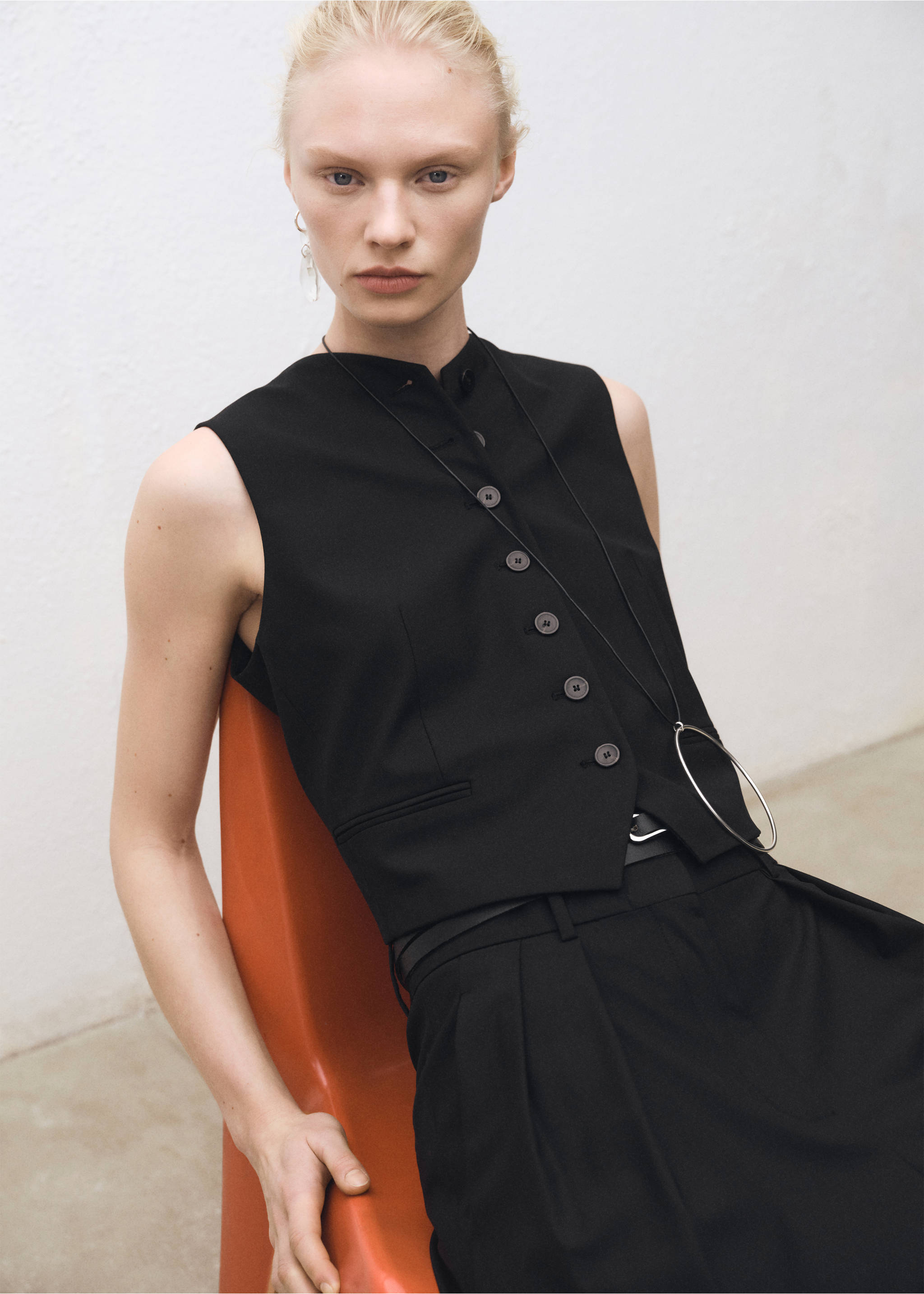 Wool-blend suit waistcoat - Details of the article 1, Black. Ref: 87054427-00.