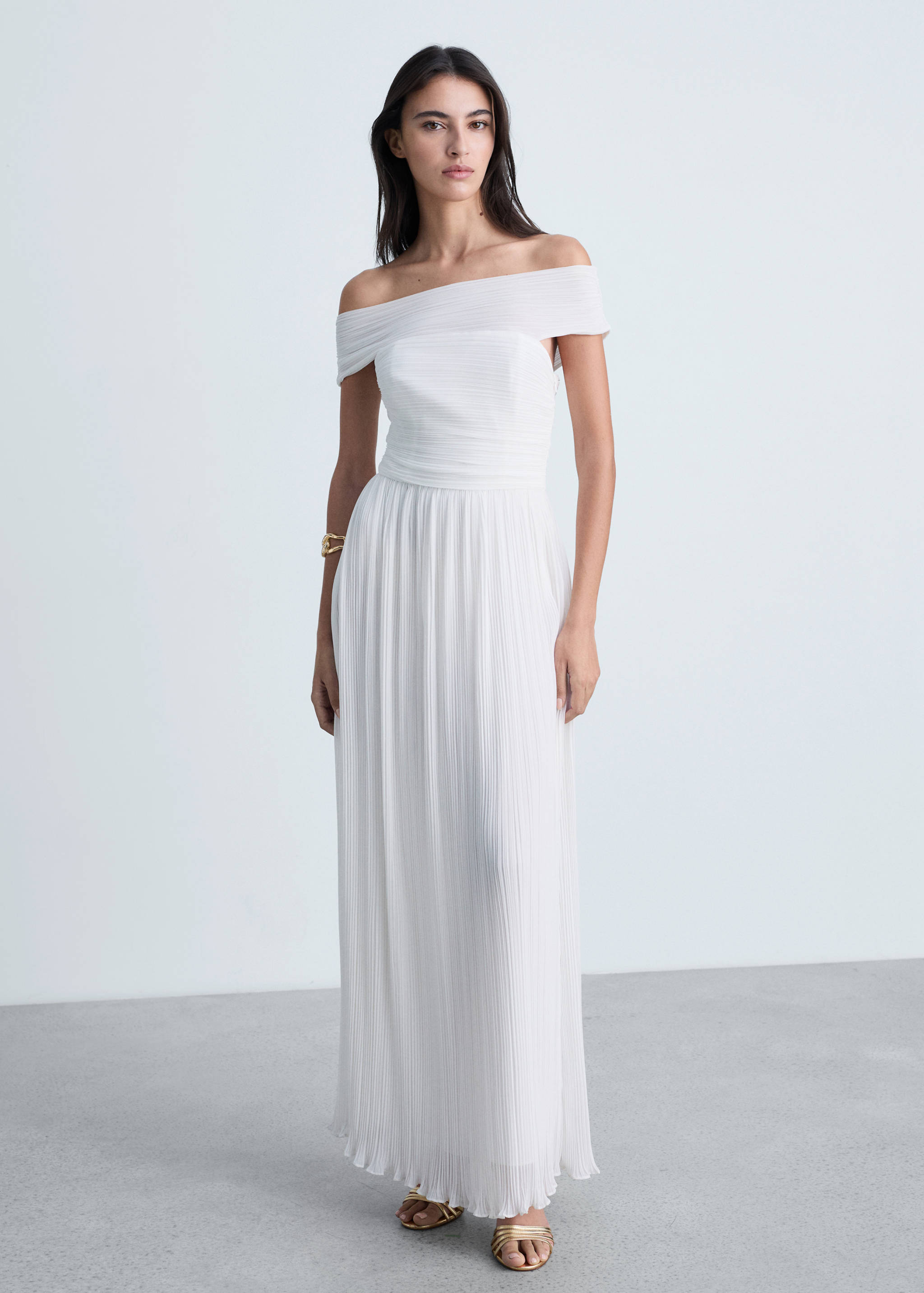 Off-the-shoulder pleated dress - General plane