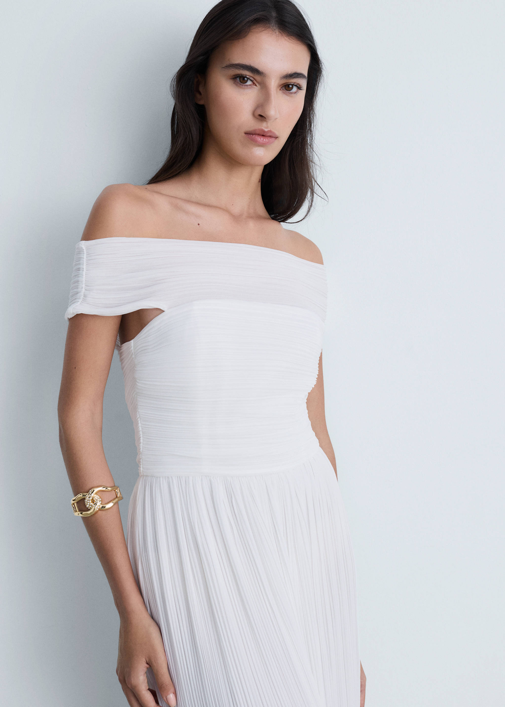Off-the-shoulder pleated dress - Medium plane
