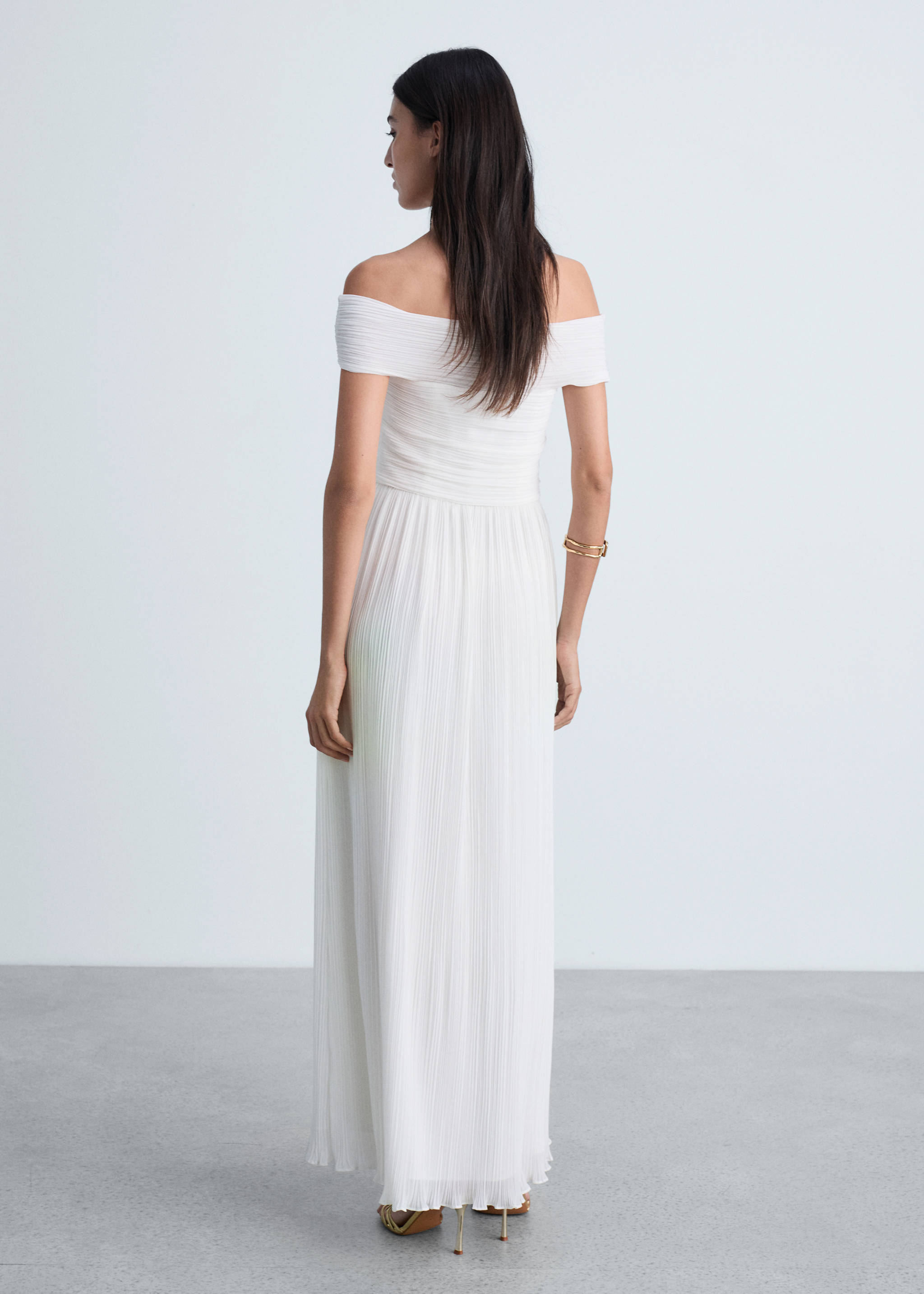 Off-the-shoulder pleated dress - Reverse of the article