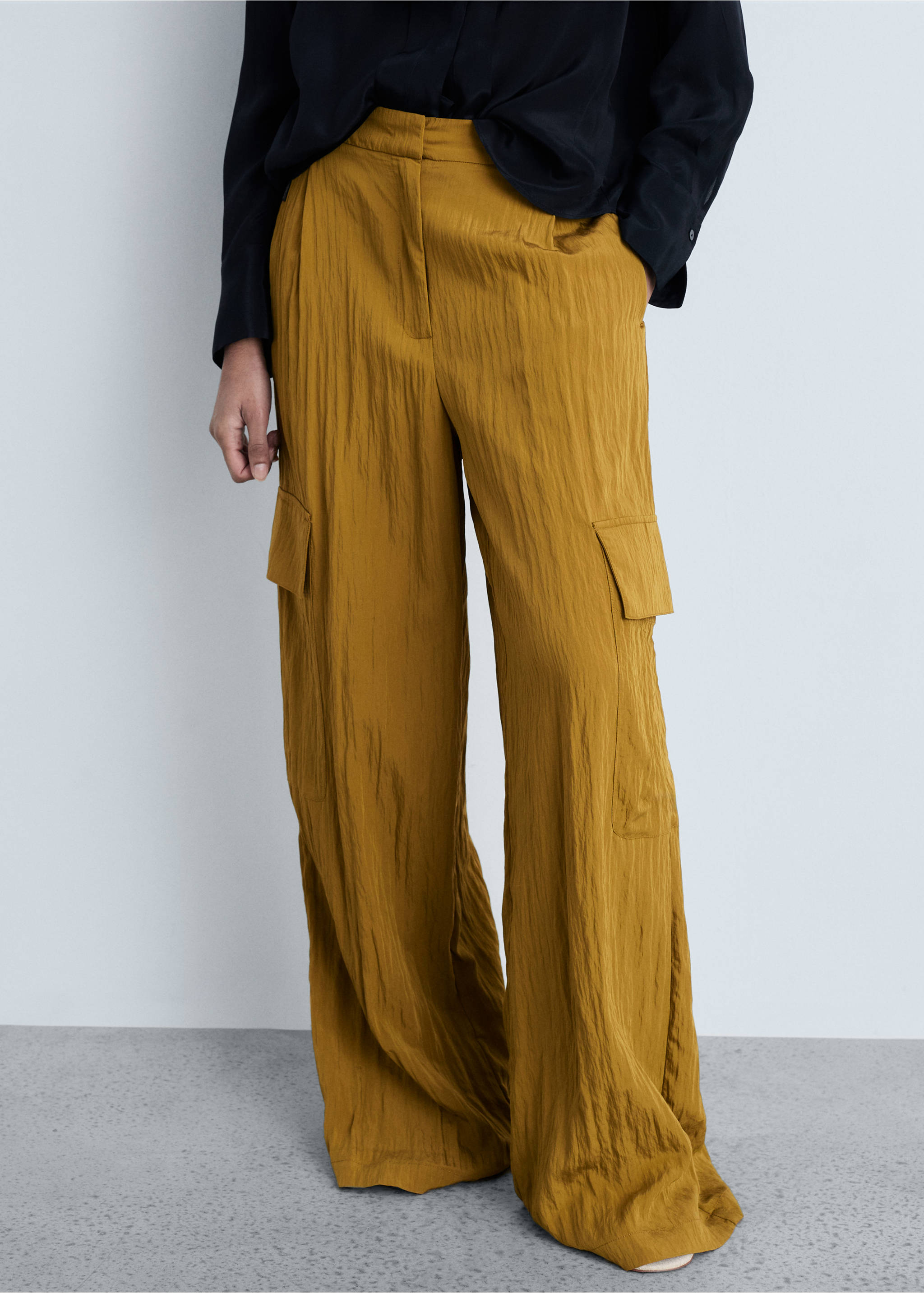 Textured cargo trousers - Medium plane, Olive Green. Ref: 87054778-00.