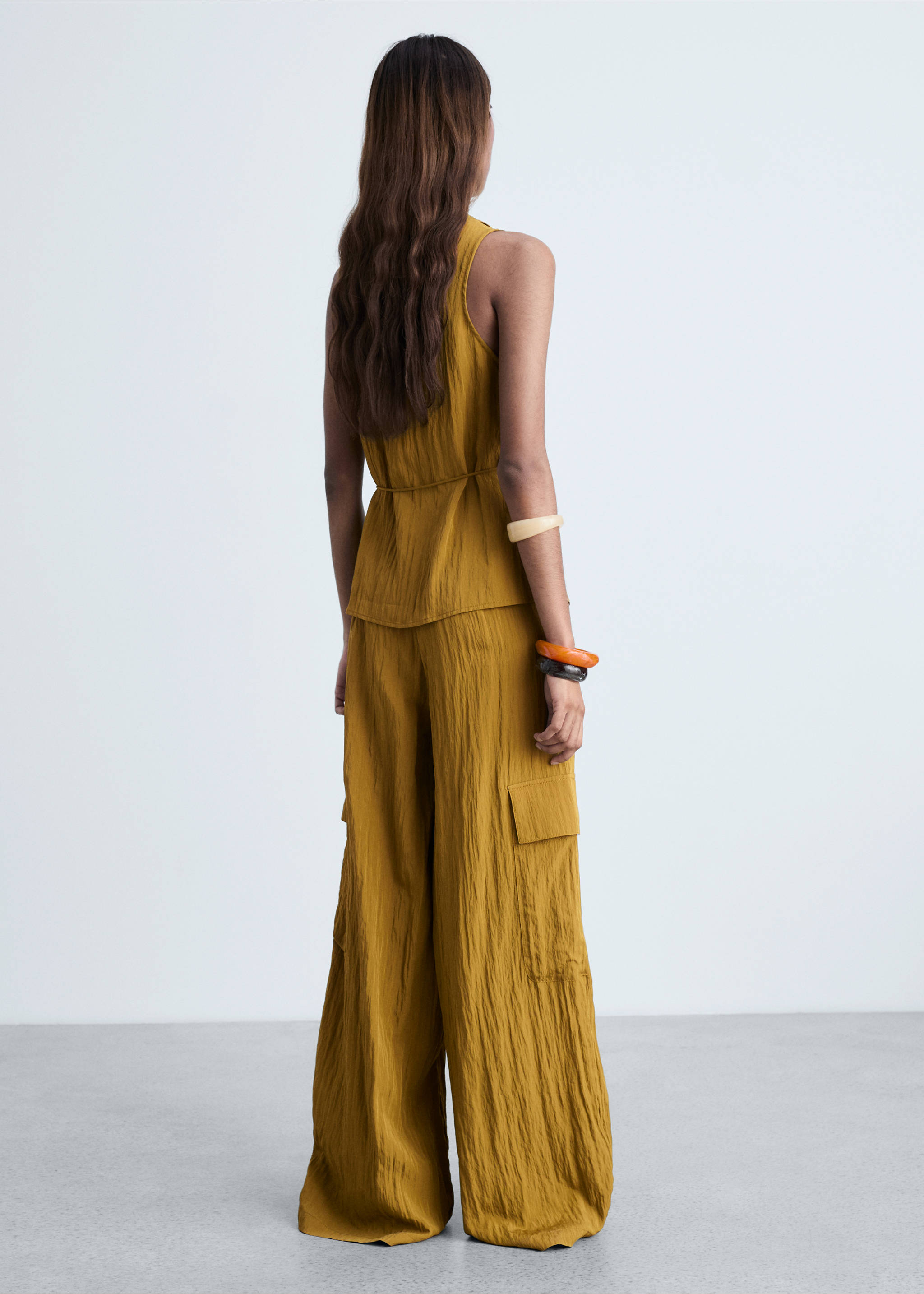Textured cargo trousers - Reverse of the article, Olive Green. Ref: 87054778-00.
