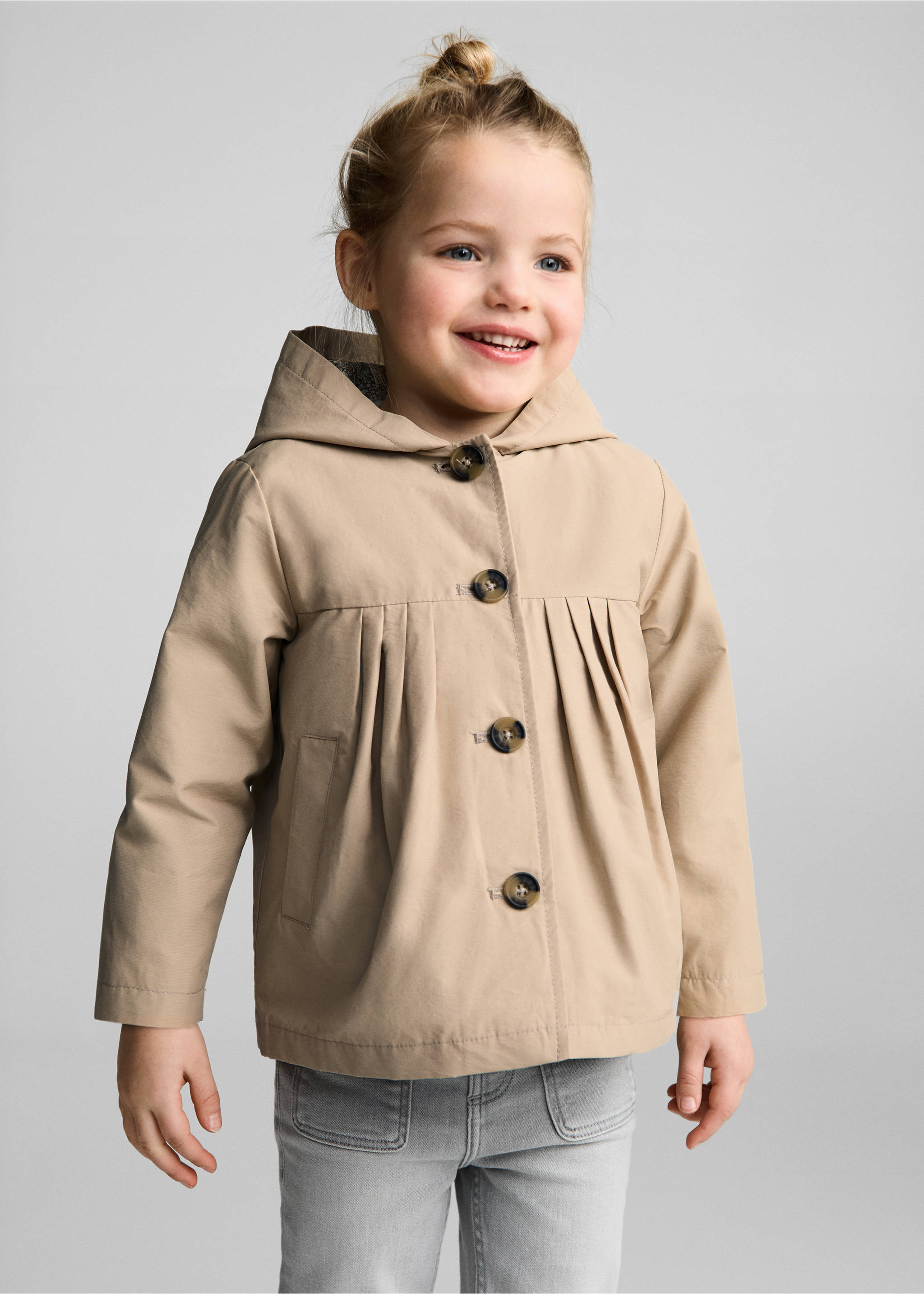 Geknöpfter Trenchcoat - Mittlere Ansicht, Sandfarben. Ref: 87054780-00.