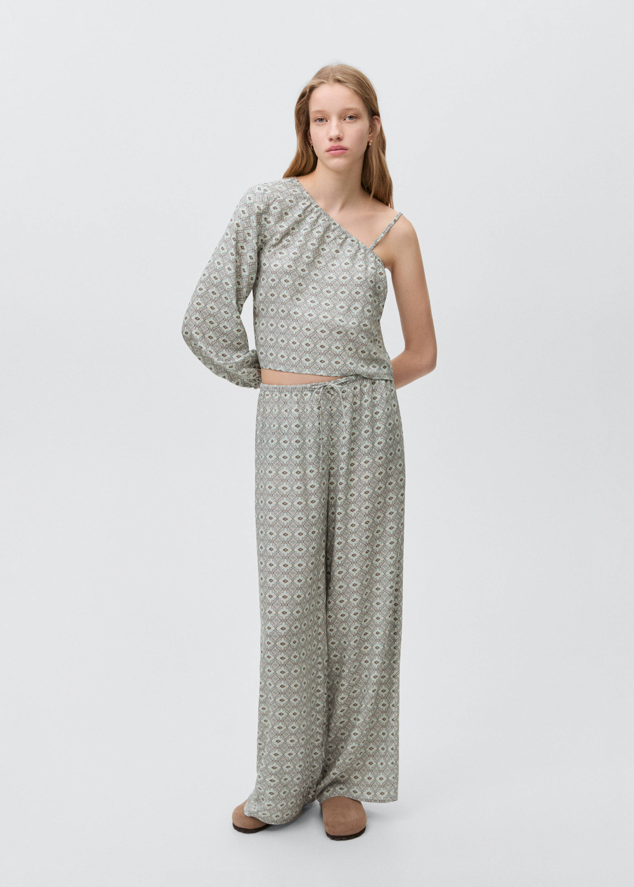 Asymmetrical printed blouse - Details of the article 2