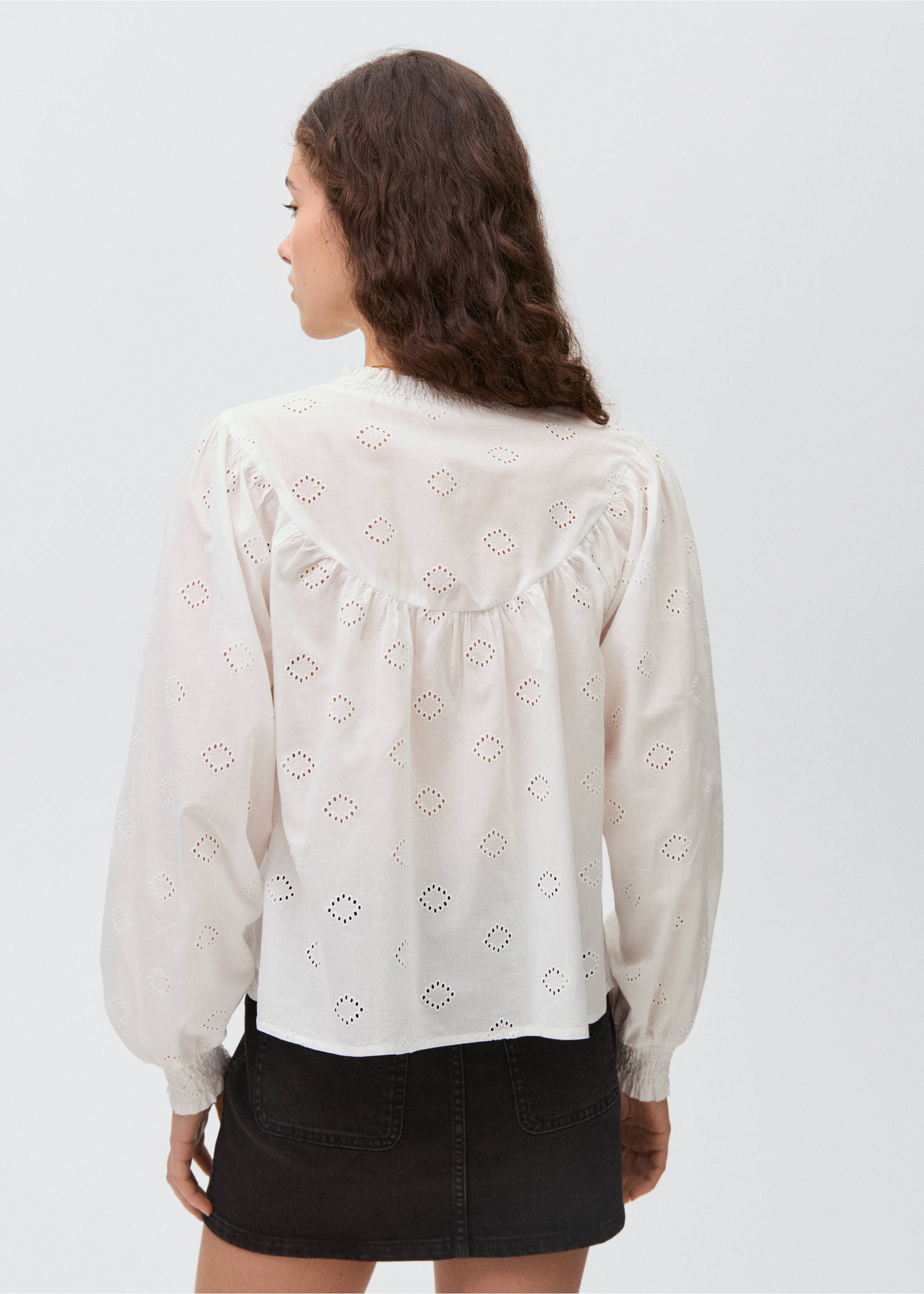Bluse mit Broderie Anglaise - Rückseite des Artikels, Cremeweiß. Ref: 87054790-00.