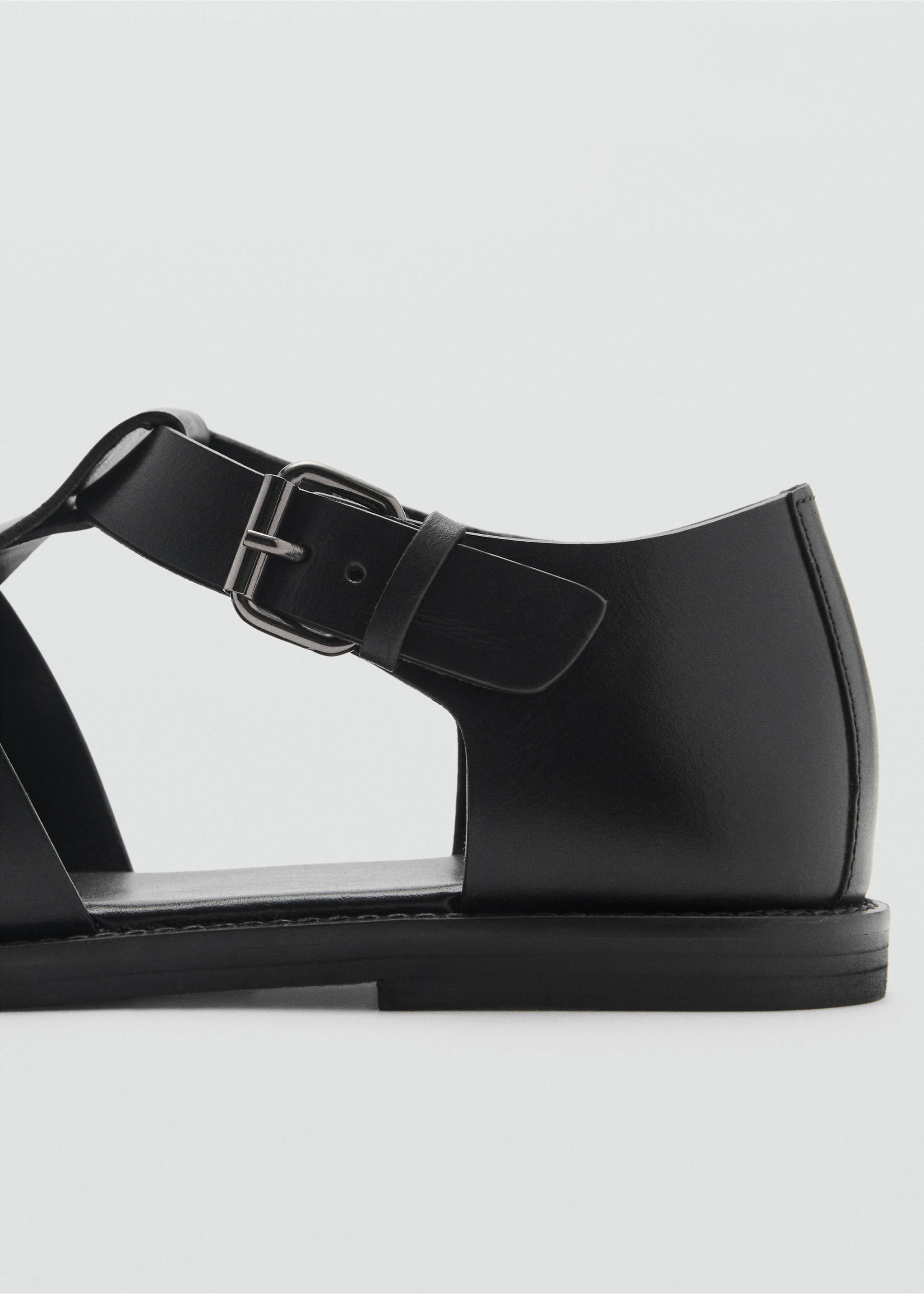 Strandsandale aus Leder - Detail des Artikels 2, Schwarz. Ref: 87054799-00.