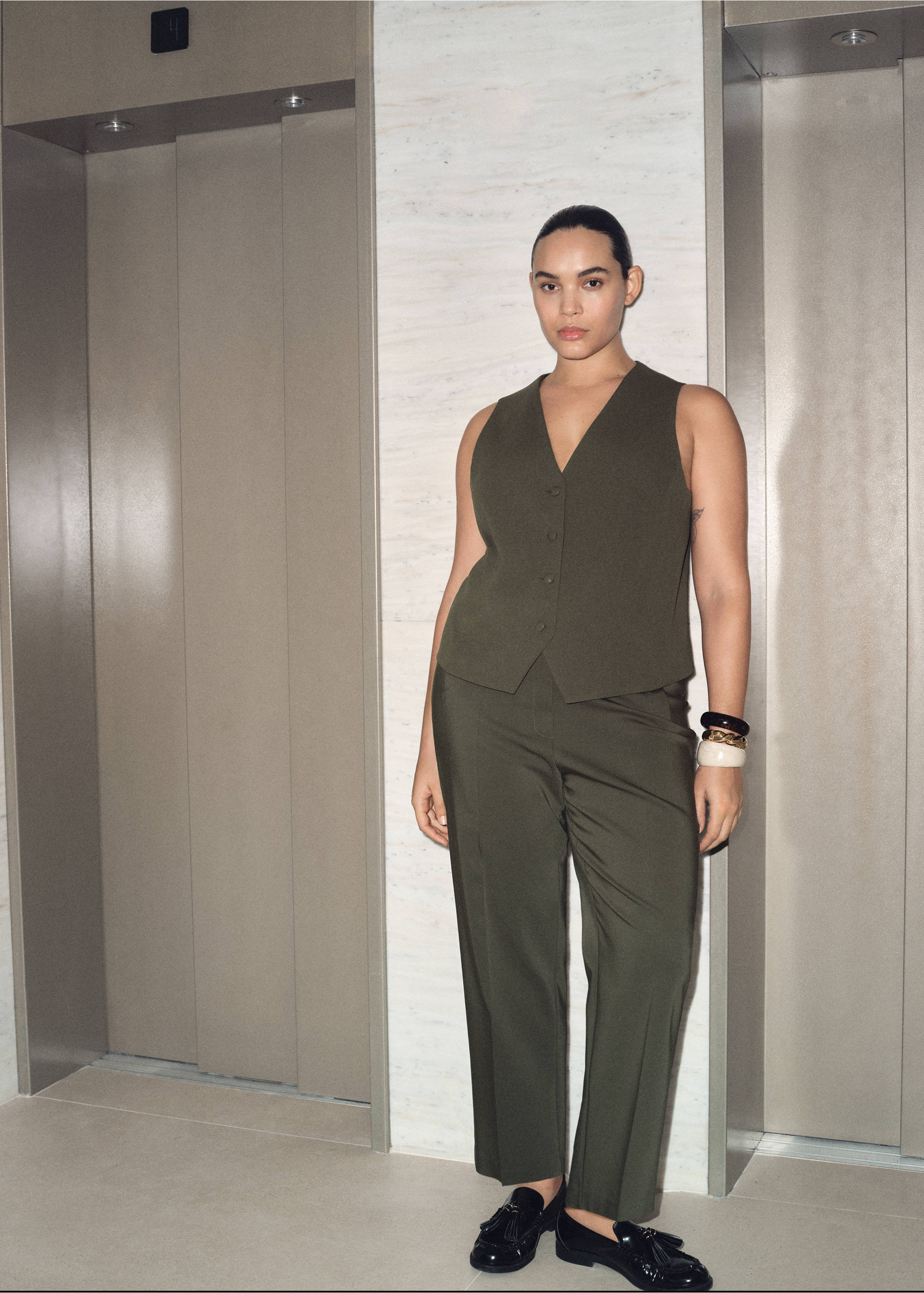 Straight trousers with jewel buttons - Details of the article 6, Khaki. Ref: 87054801-00.