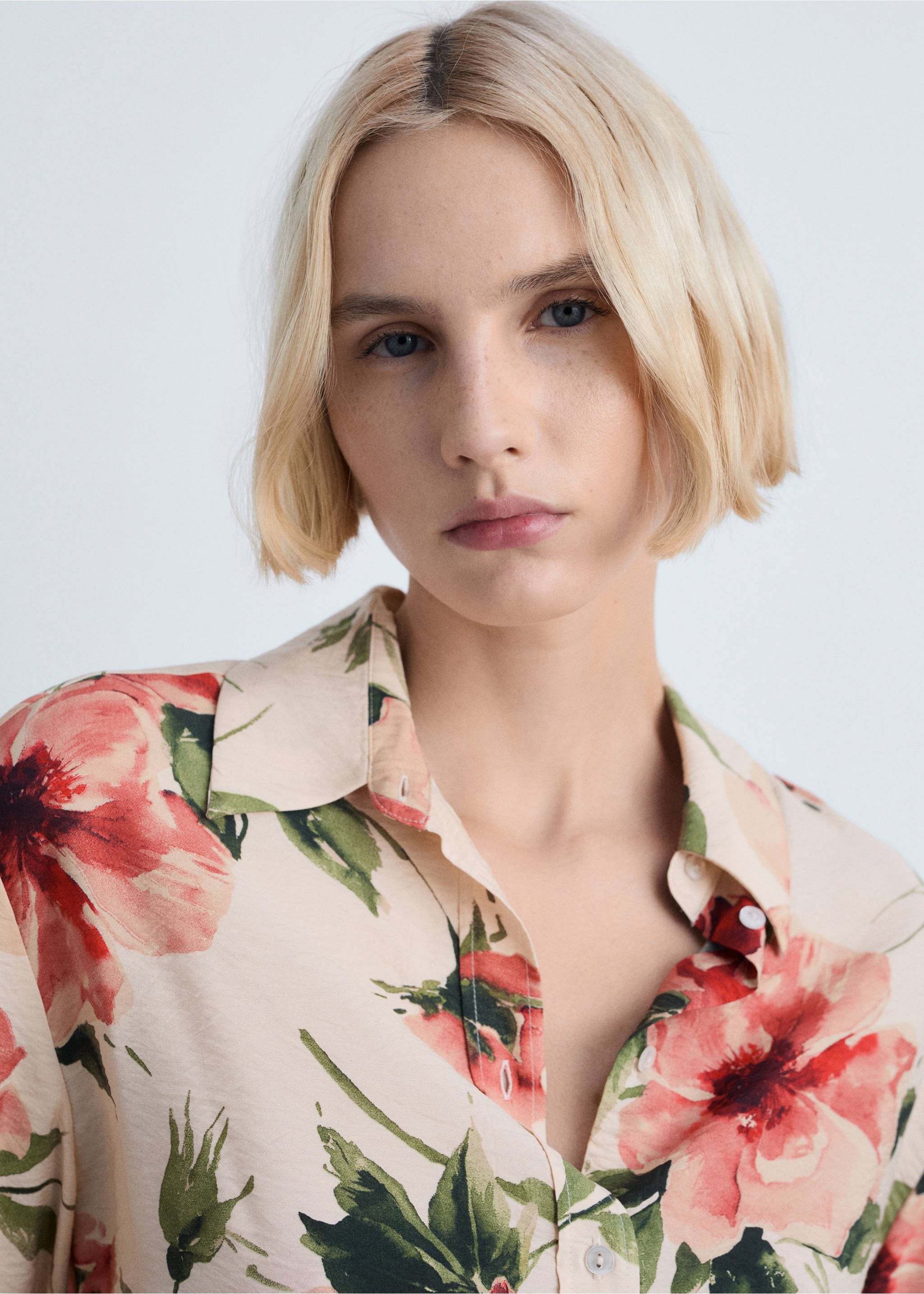Flowy floral print shirt - Details of the article 1, Ecru. Ref: 87054812-00.