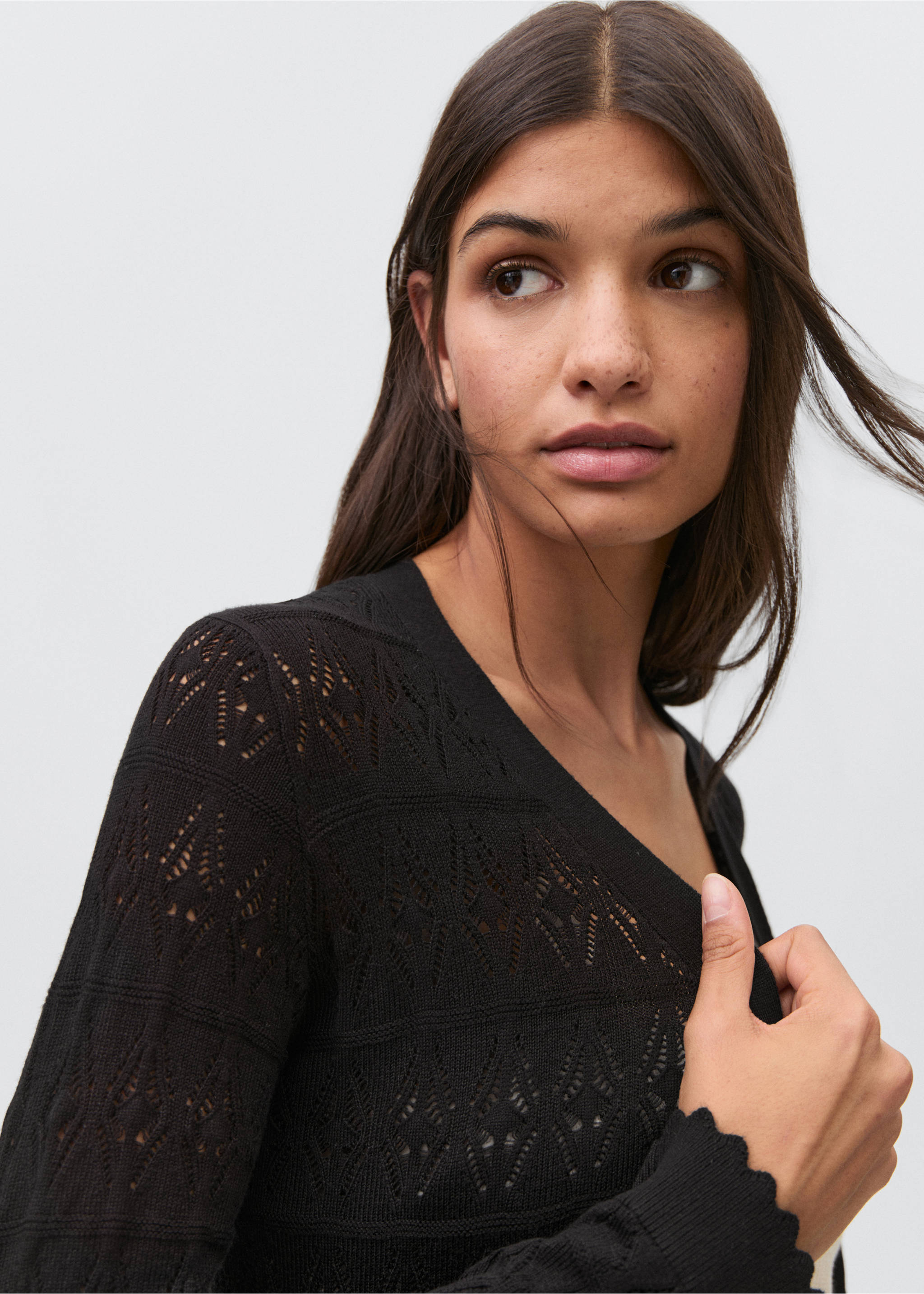 Long openwork knitted cardigan - Details of the article 1, Black. Ref: 87055728-00.