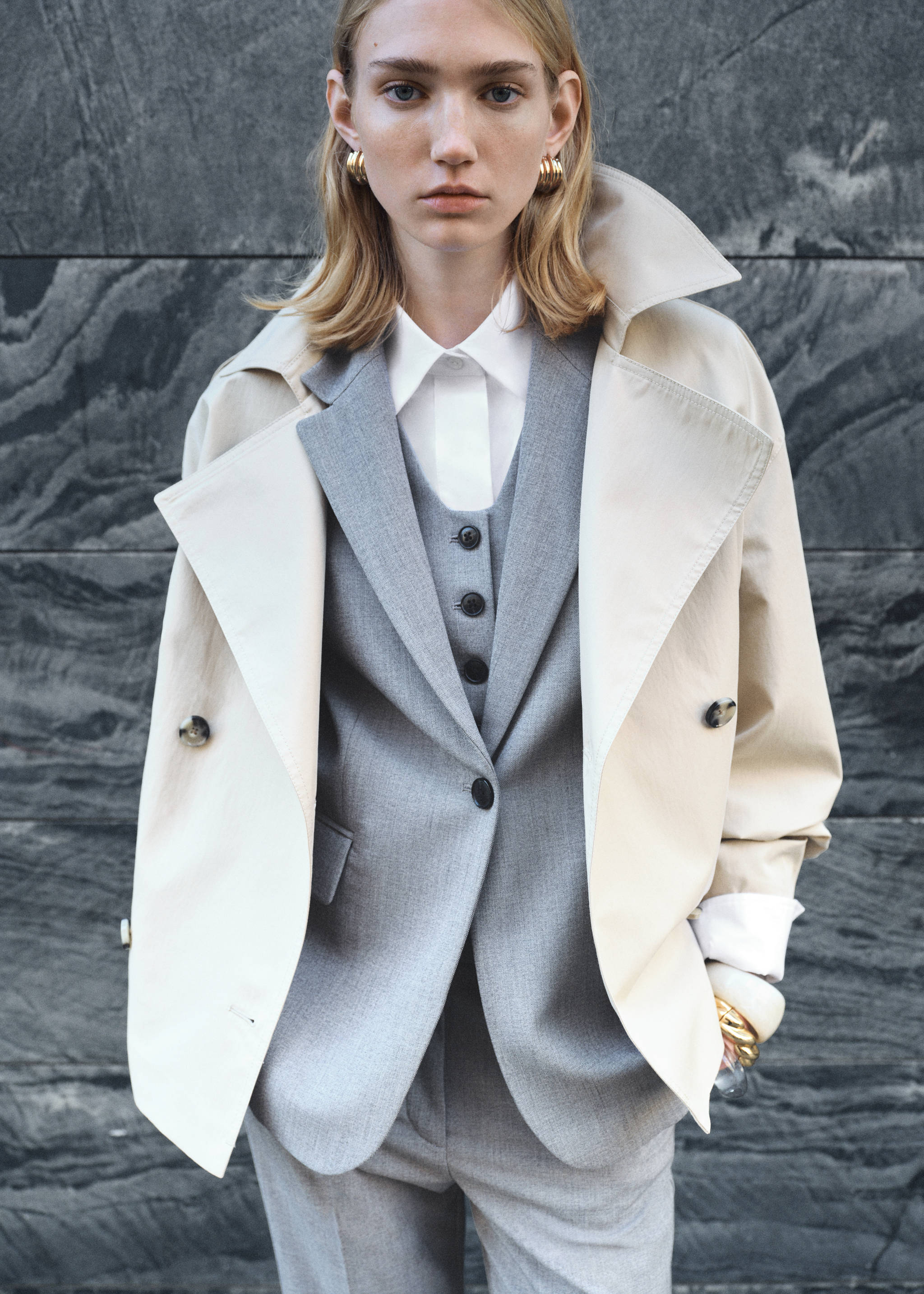 Double-breasted cropped trench coat - Details of the article 7, Light/Pastel Grey. Ref: 87055735-00.