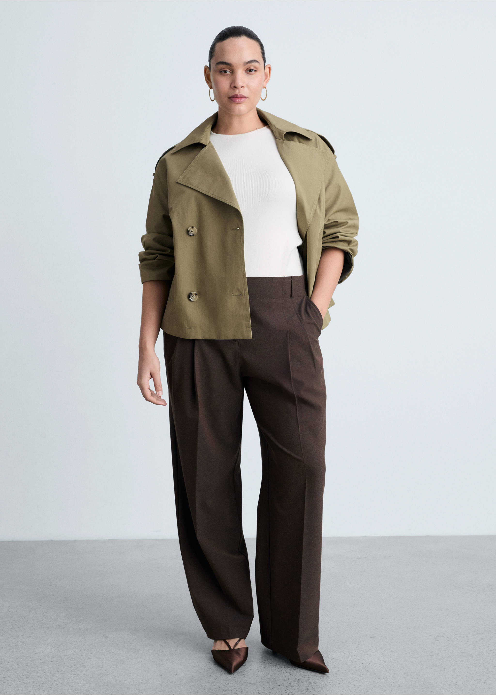 Double-breasted cropped trench coat - Details of the article 3, Khaki. Ref: 87055735-00.