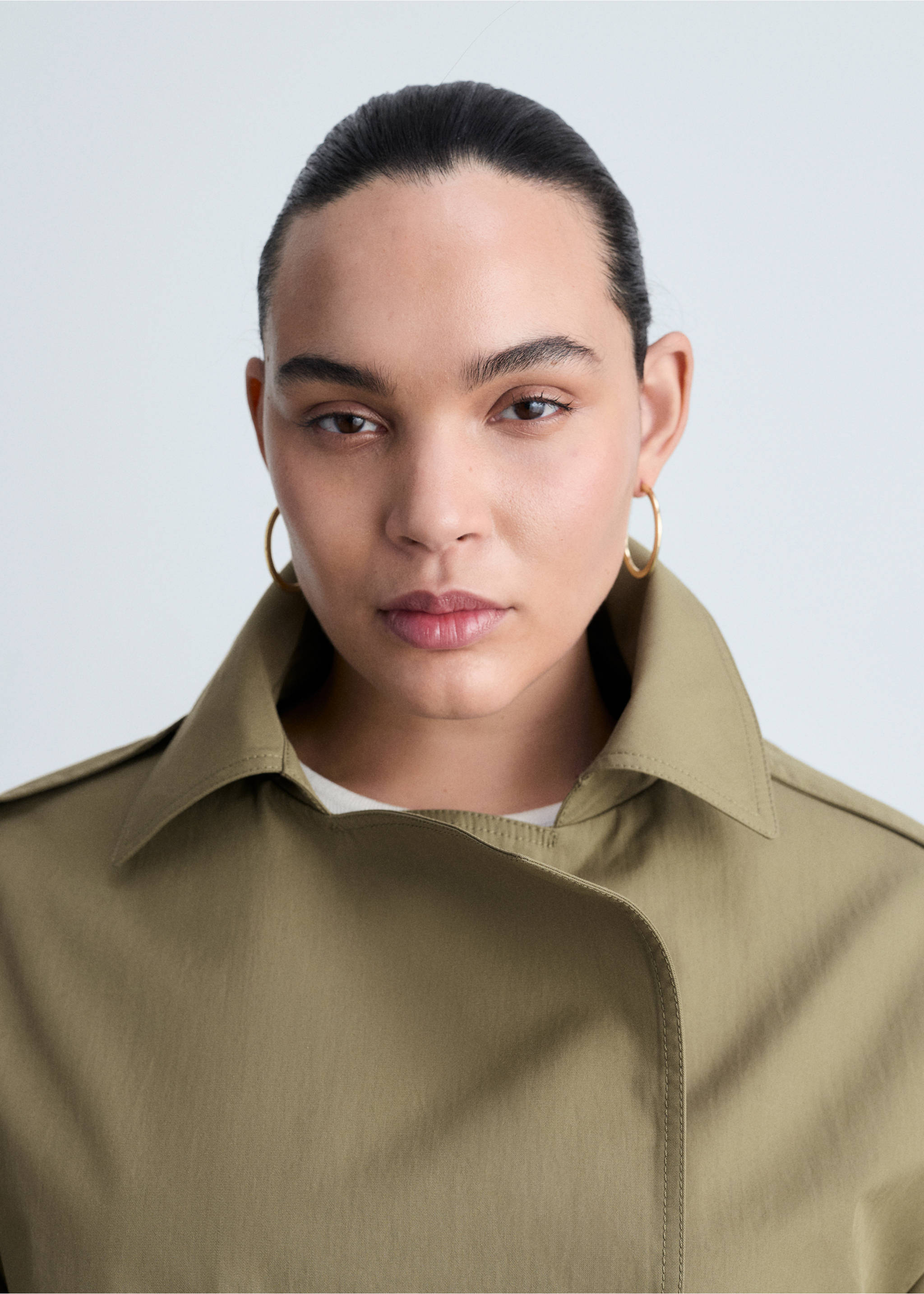 Double-breasted cropped trench coat - Details of the article 4, Khaki. Ref: 87055735-00.