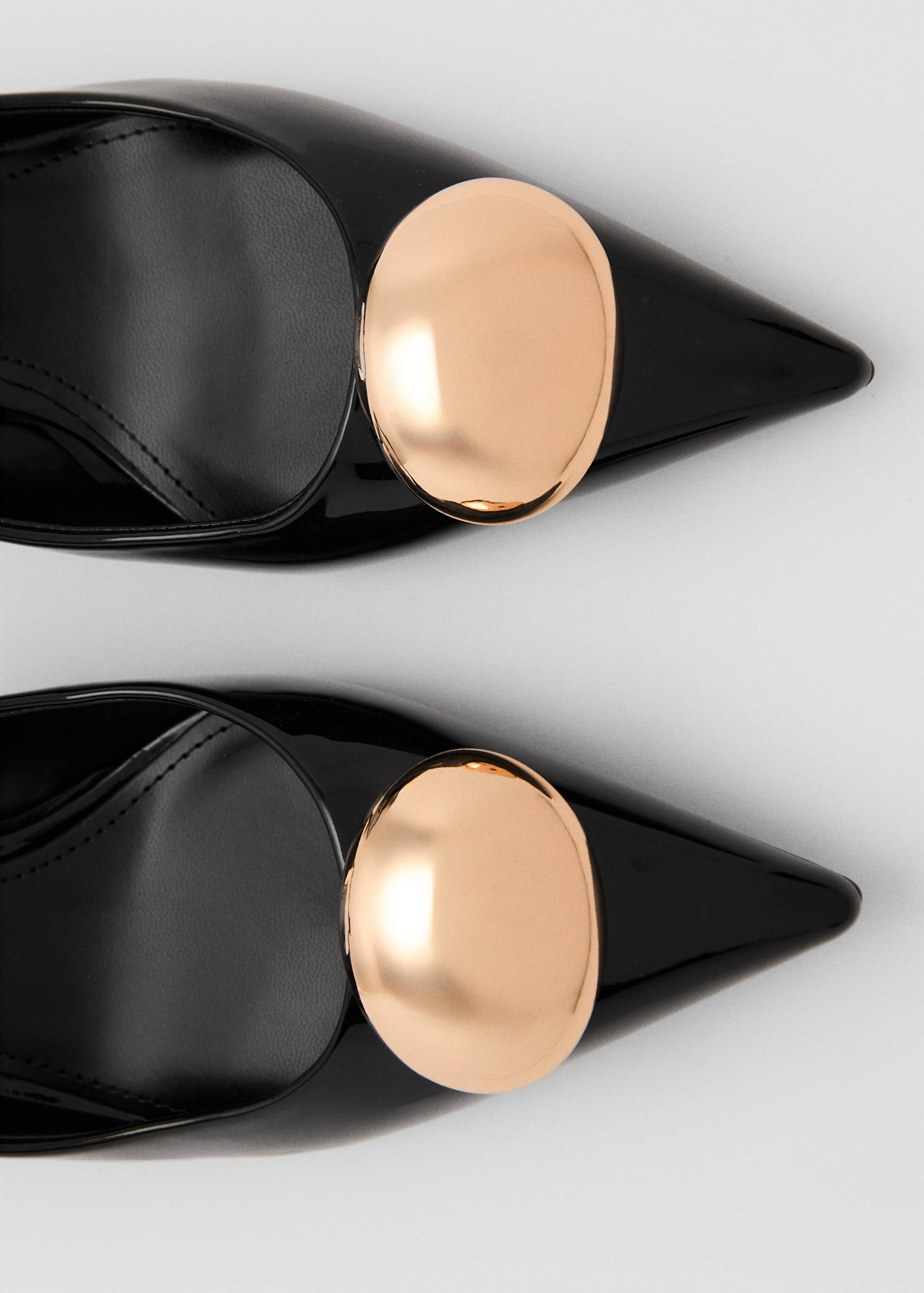 Kitten-heel shoes with metallic decoration - Details of the article 1