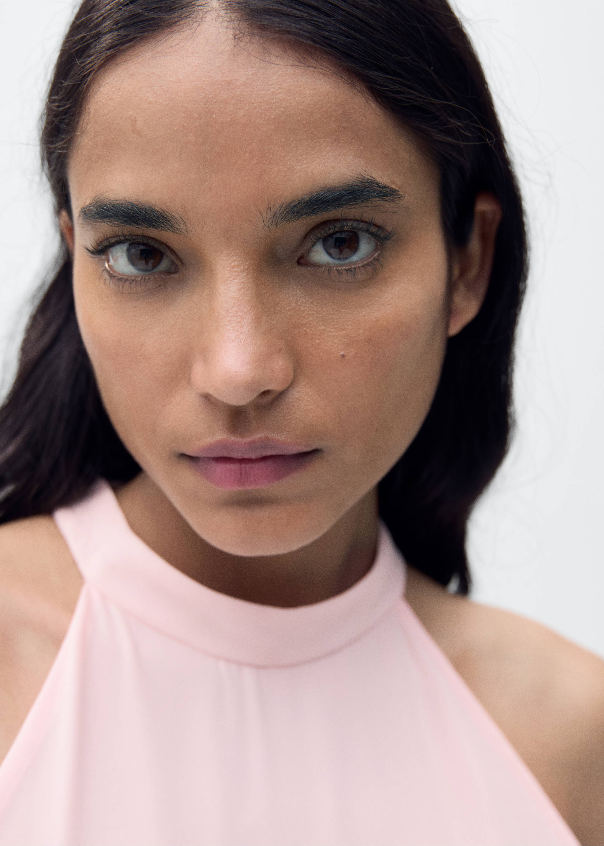 Vestido plisado cuello halter - Detalle del artículo 1, Rosa. Ref: 87055738-00.