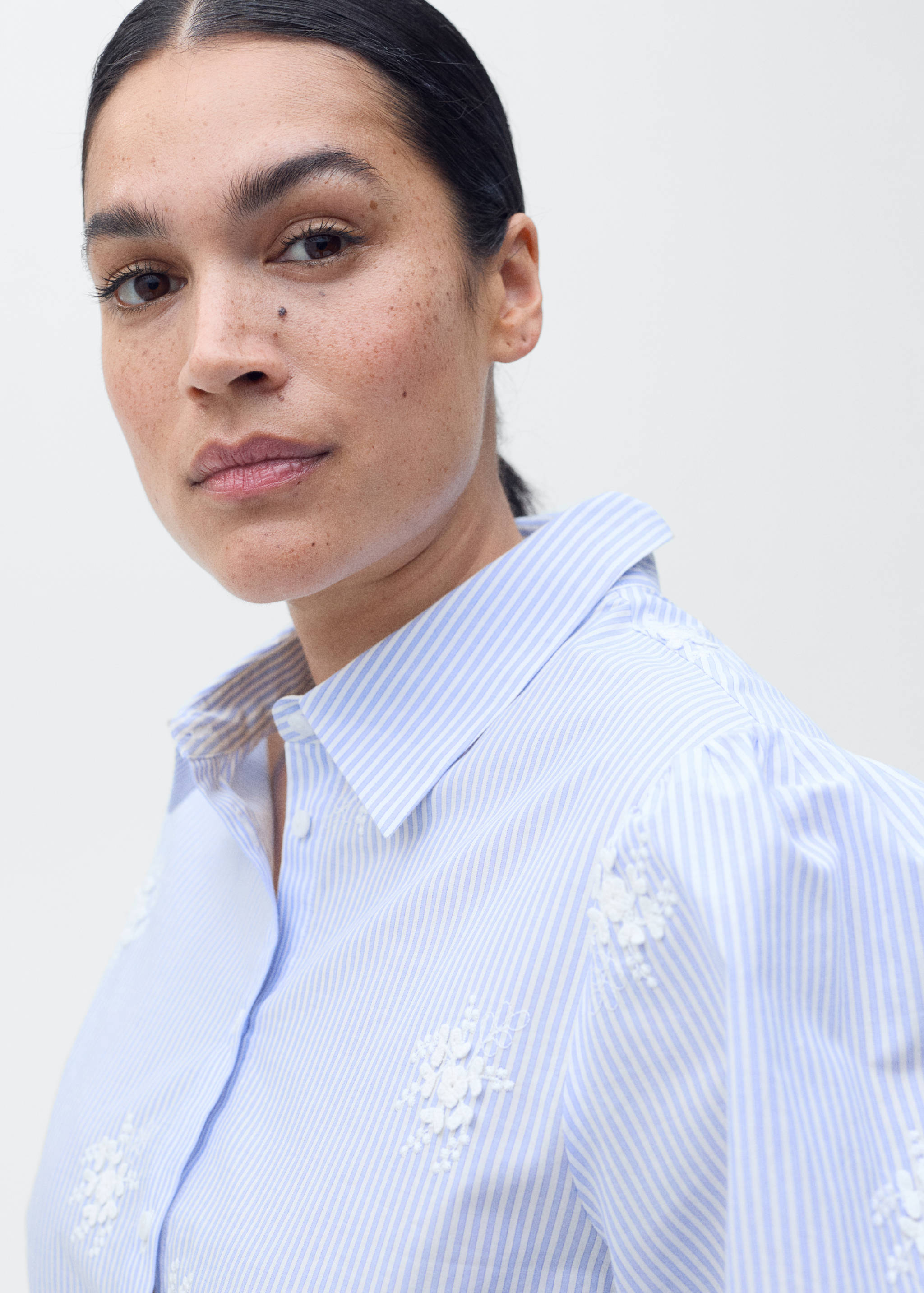 Camisa rayas bordado floral - Detalle del artículo 4