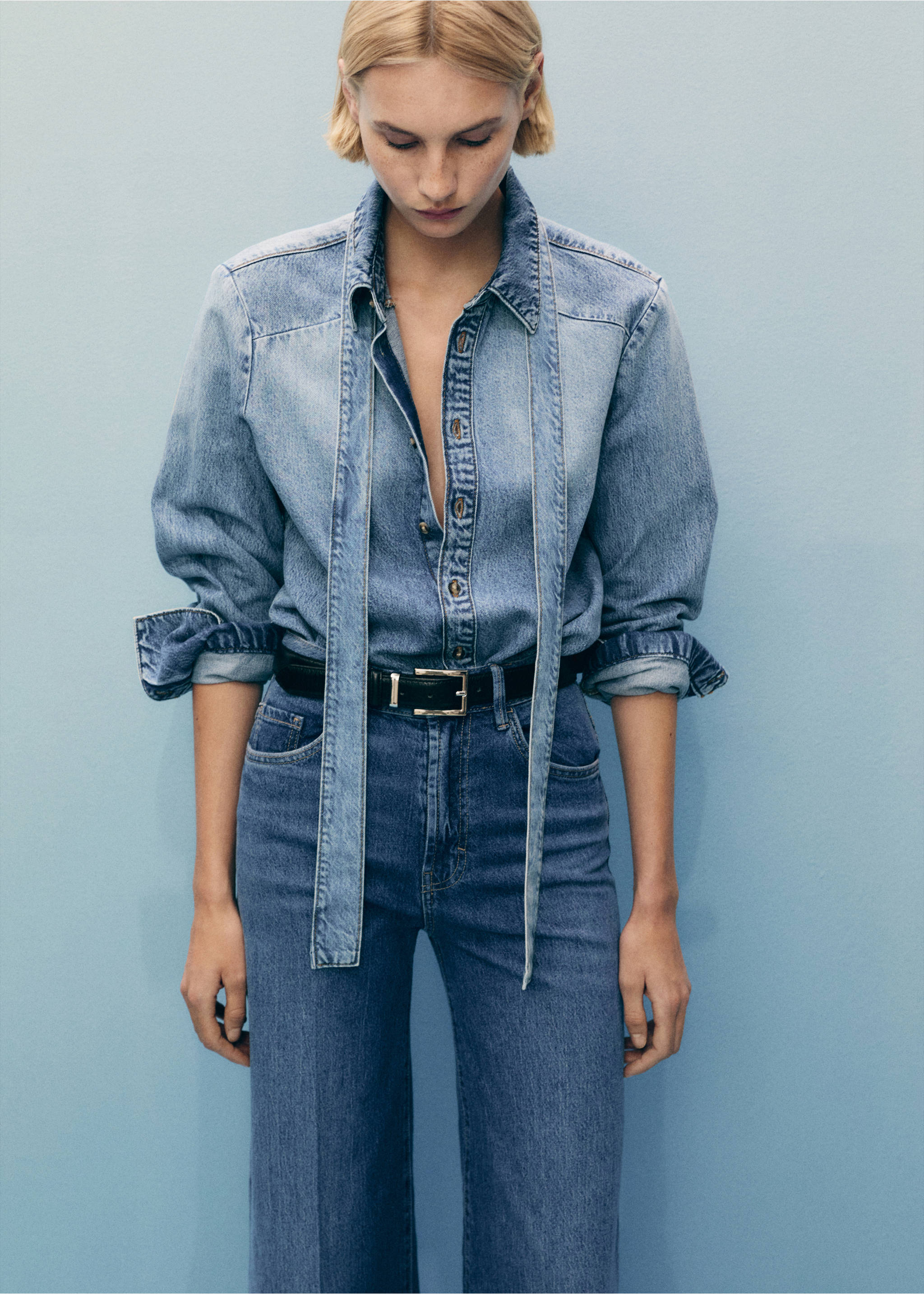 High-waisted wideleg jeans - Details of the article 1, Medium Blue. Ref: 87055742-00.