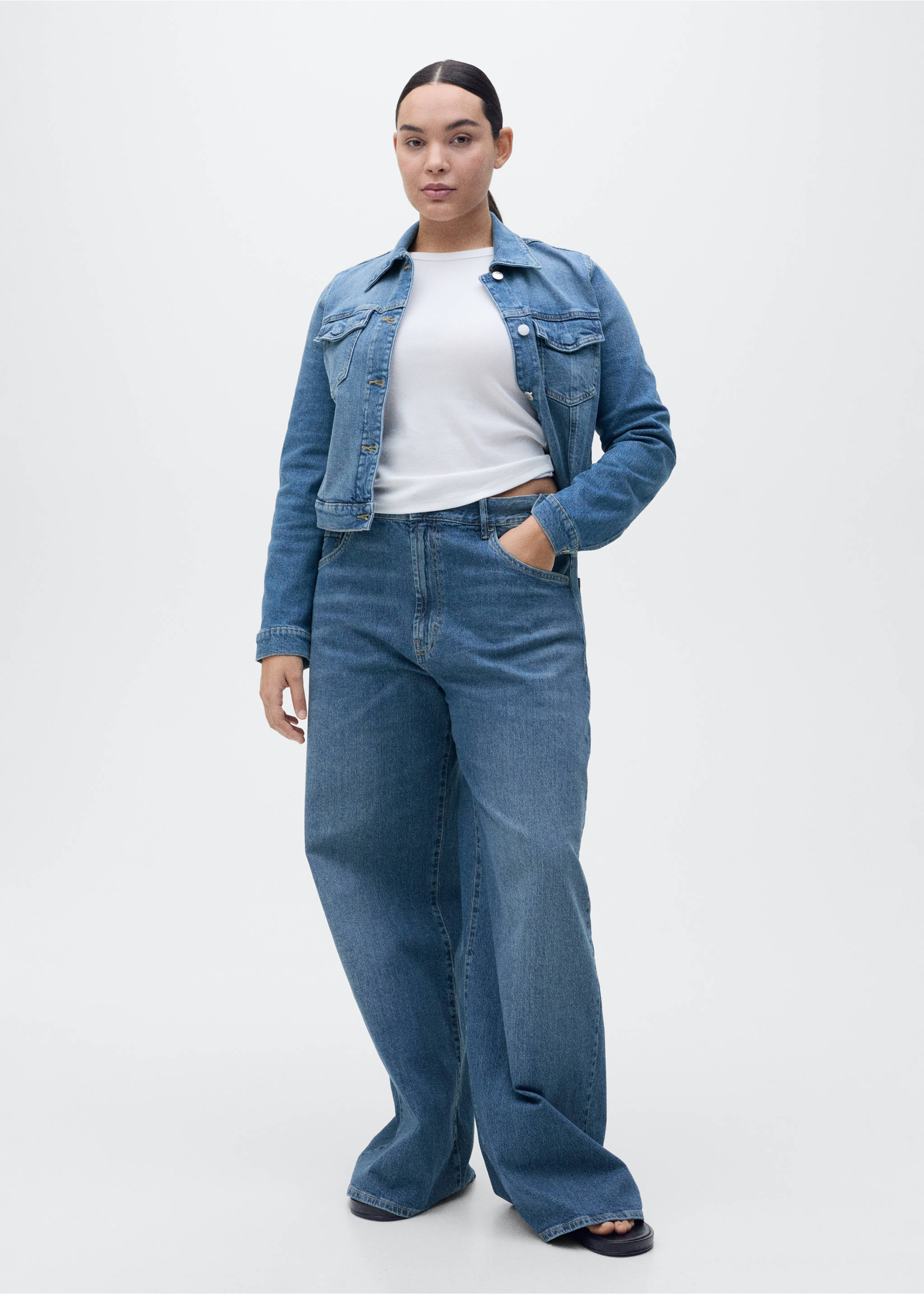 High-waisted wideleg jeans - Details of the article 3, Medium Blue. Ref: 87055742-00.