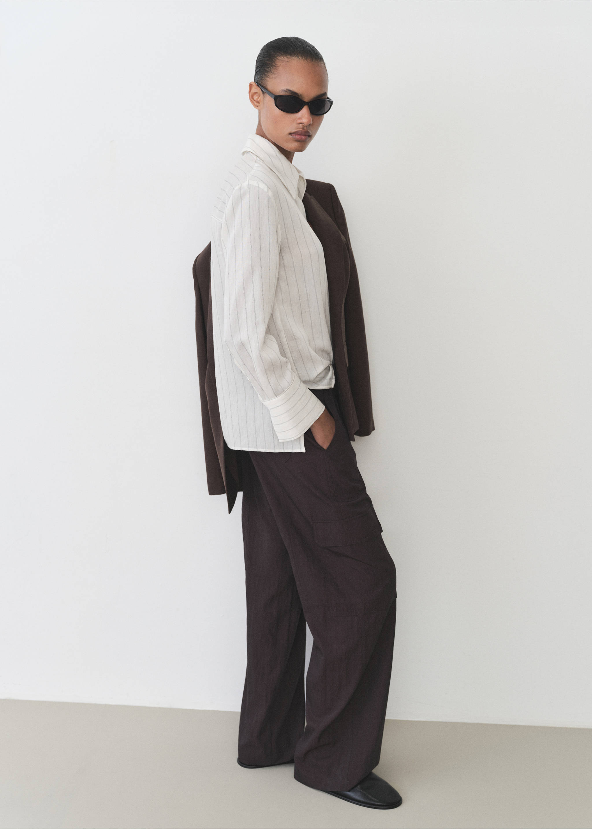 Soft cargo trousers - Details of the article 2, Charcoal. Ref: 87055756-00.