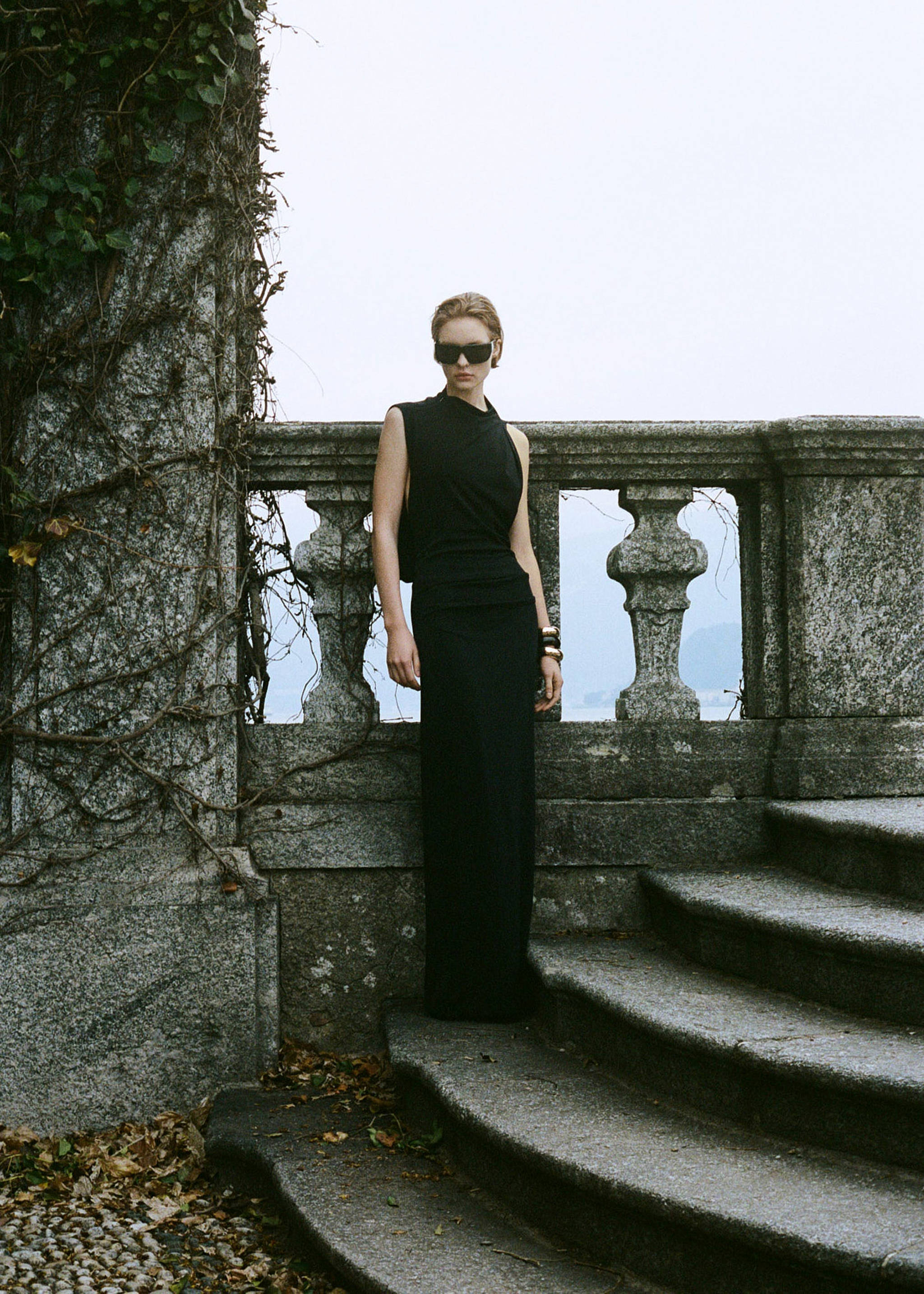 Draped dress with side-slit - Details of the article 7
