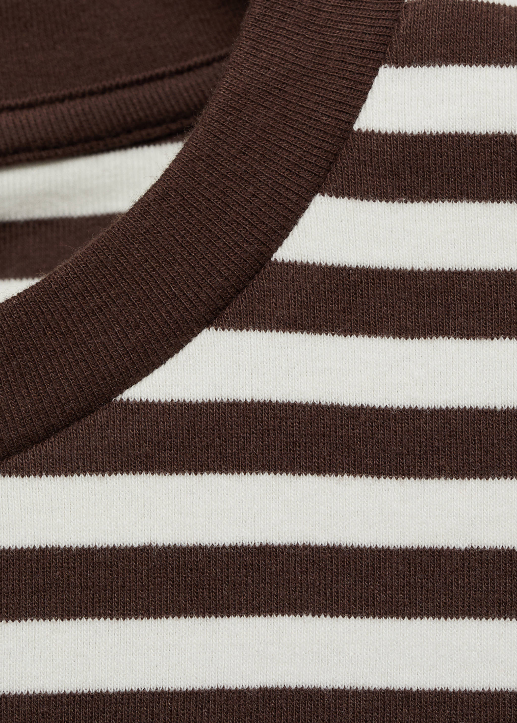 Striped short-sleeved t-shirt - Details of the article 8