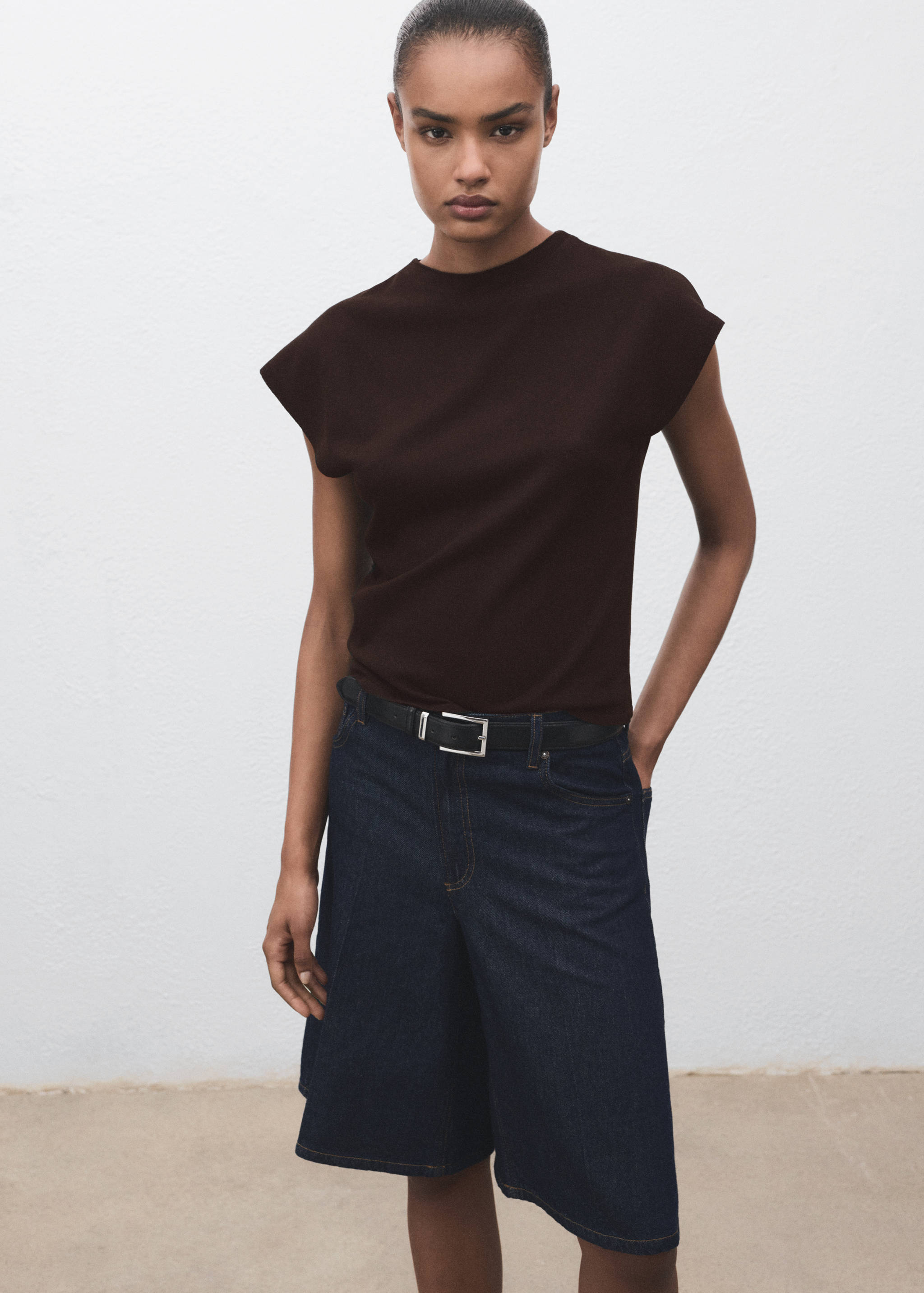 Short-sleeved fine-knit sweater - Medium plane