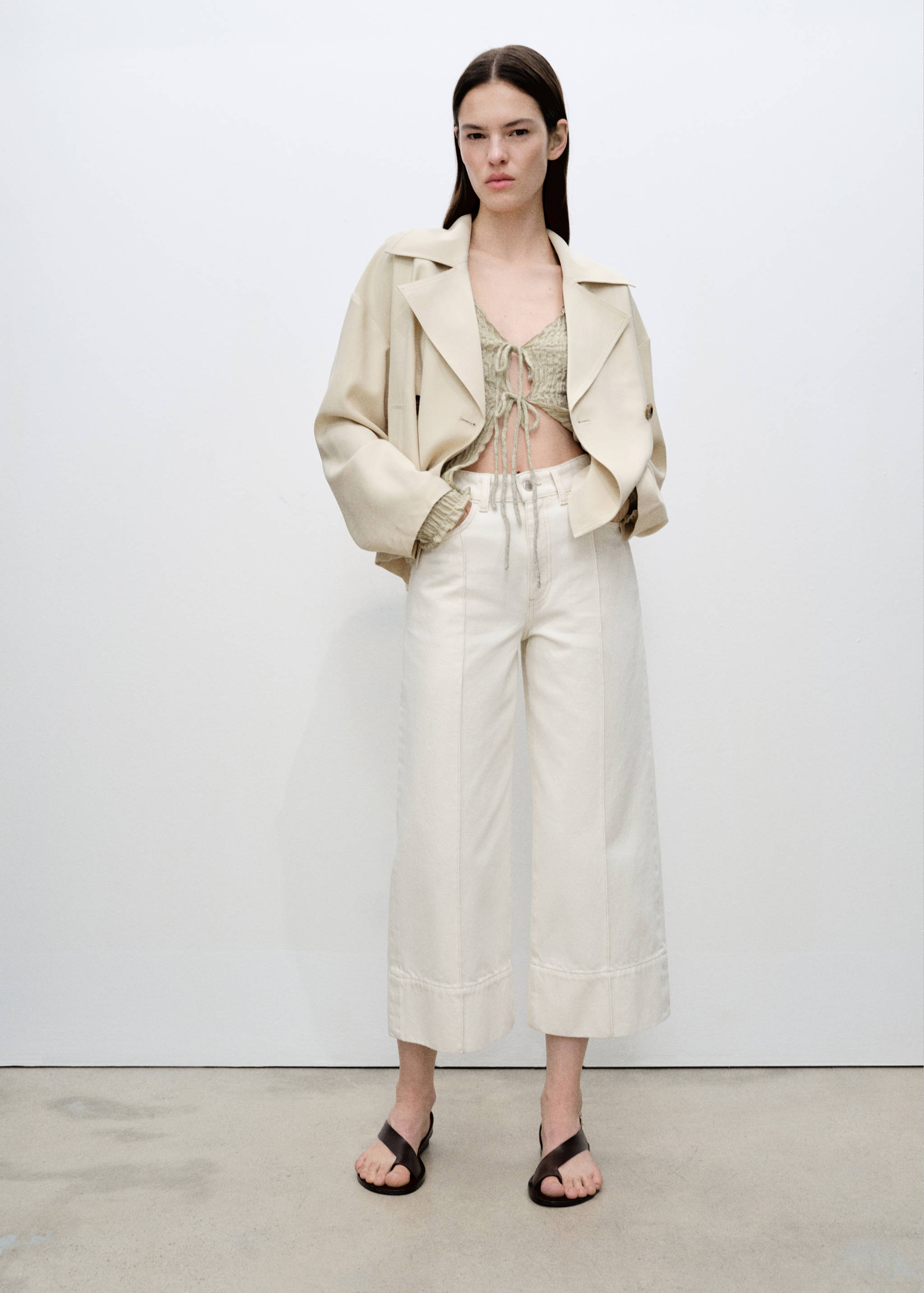 Jeans wide leg crop costuras - Plano general