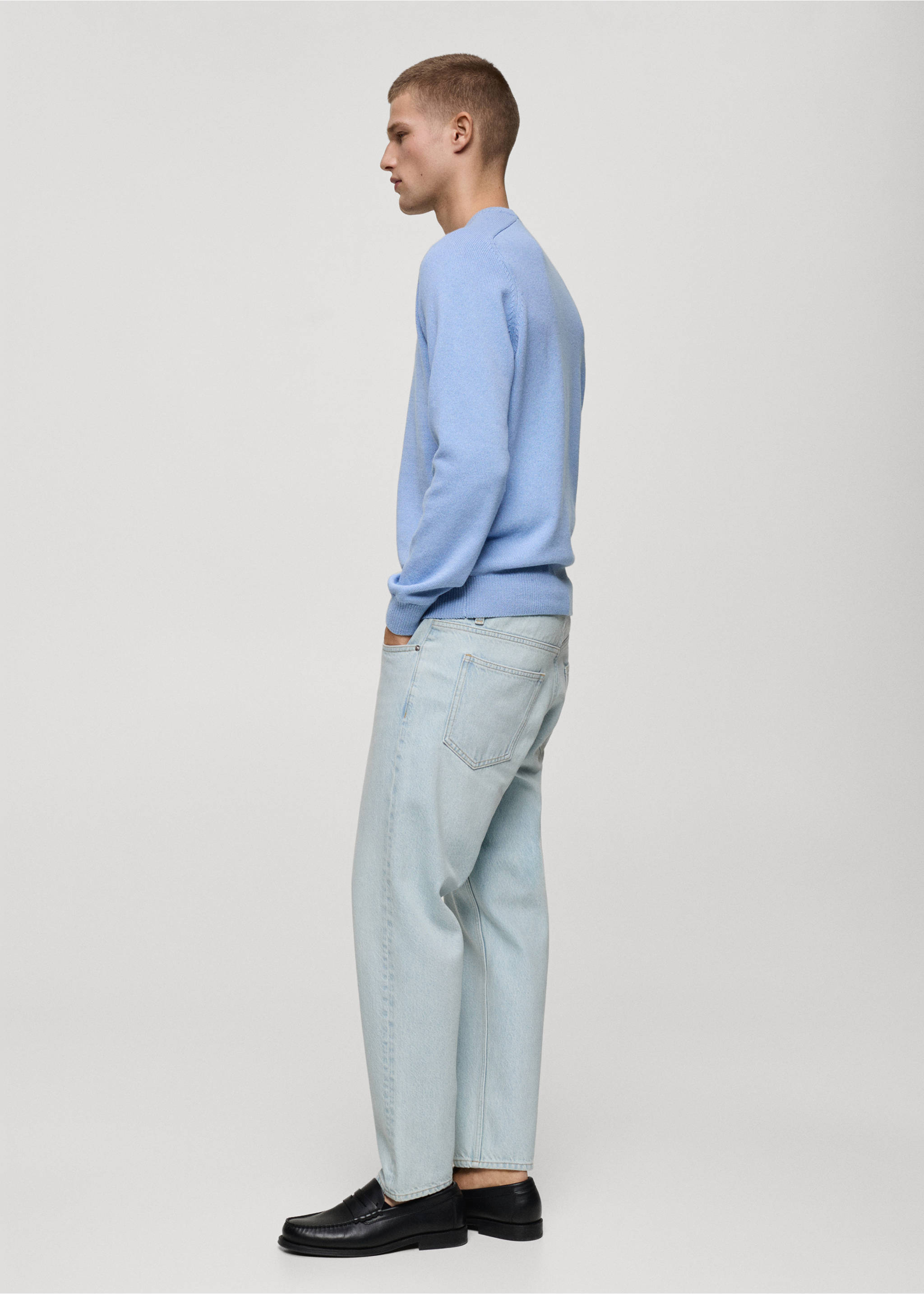 Cropped carrot-fit jeans - Details of the article 2, Bleach Blue. Ref: 87055921-00.