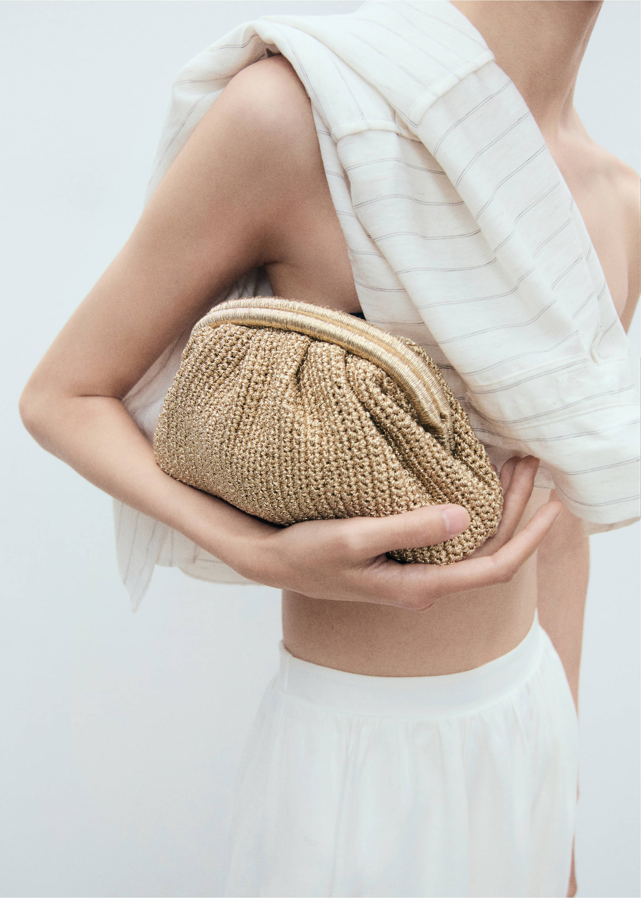 Pochette finition brillante - Détail de l'article 9, Or. Ref: 87055922-00.