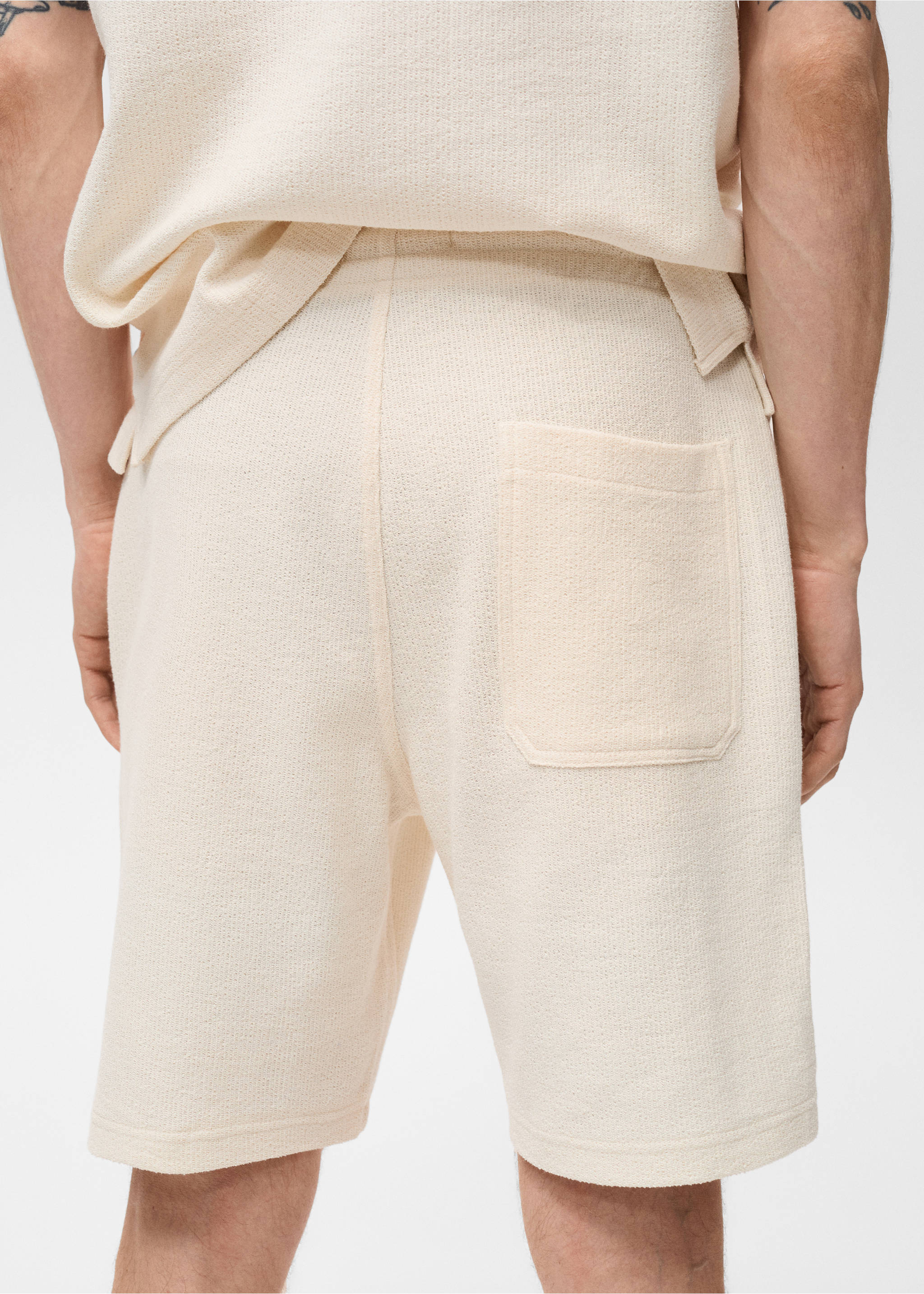Textured cotton bermuda shorts with drawstring - Details of the article 6, Ecru. Ref: 87055924-00.