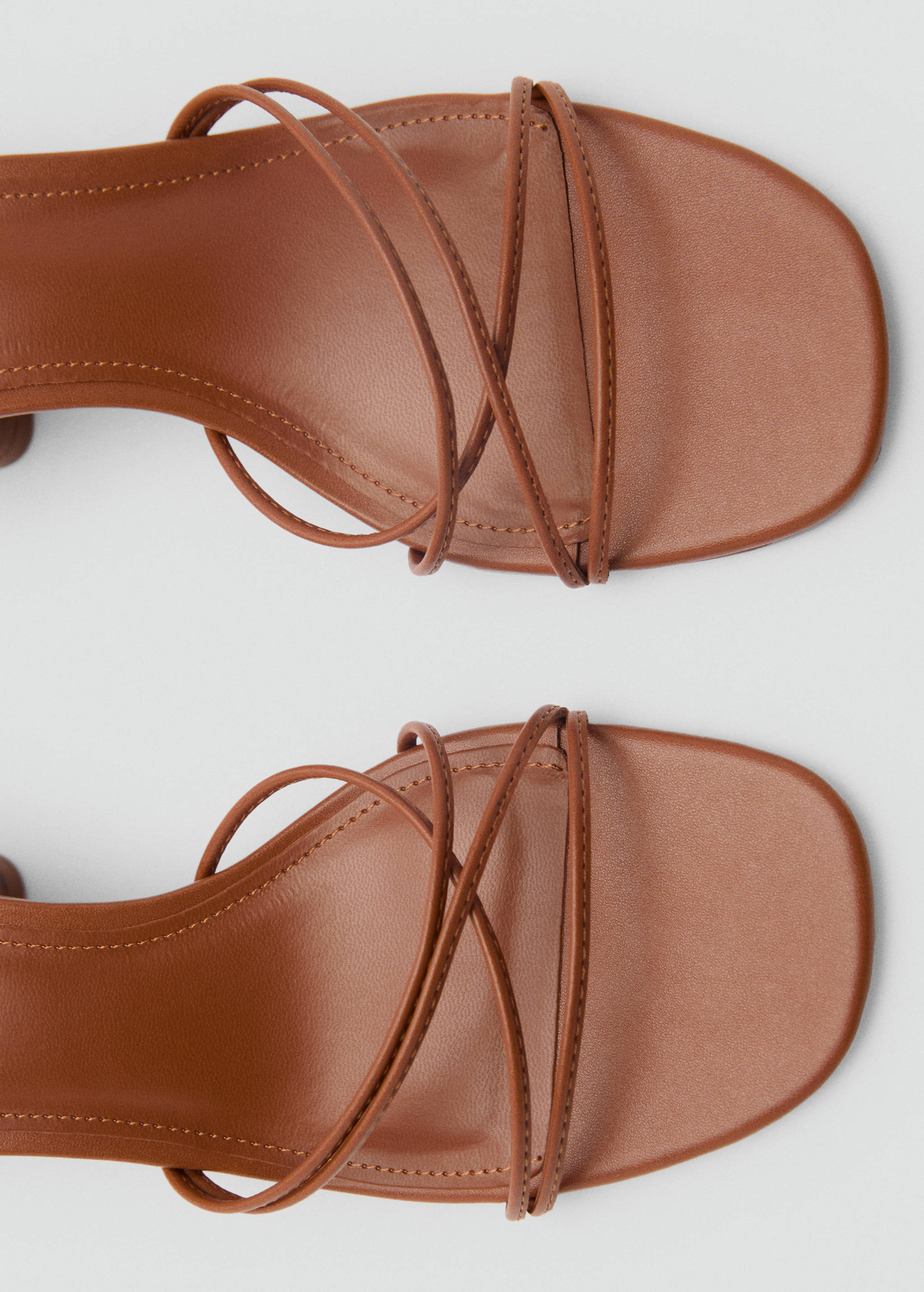 Sandale à talon avec brides croisées - Détail de l'article 3