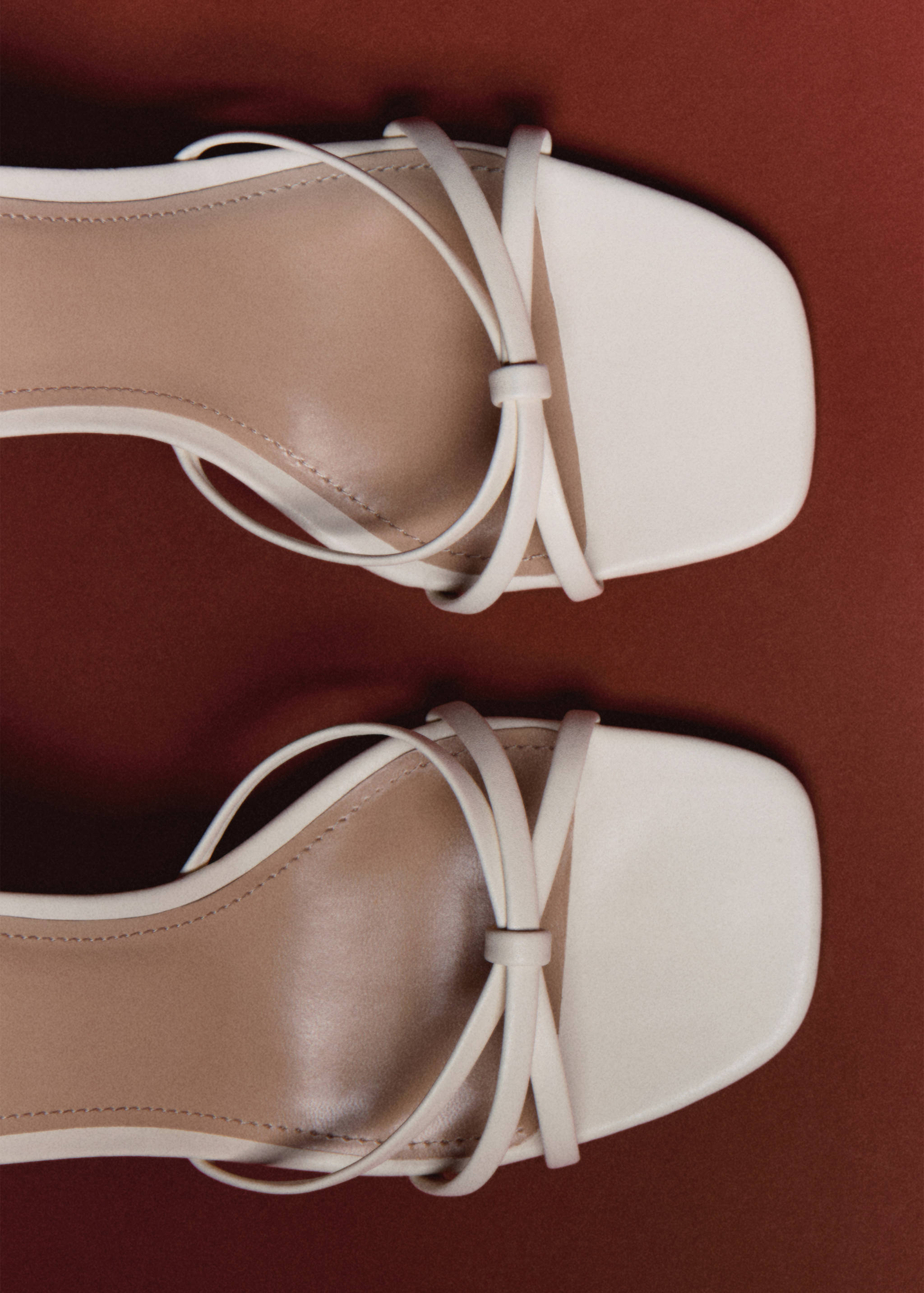 Sandalia tiras tacón - Plano general