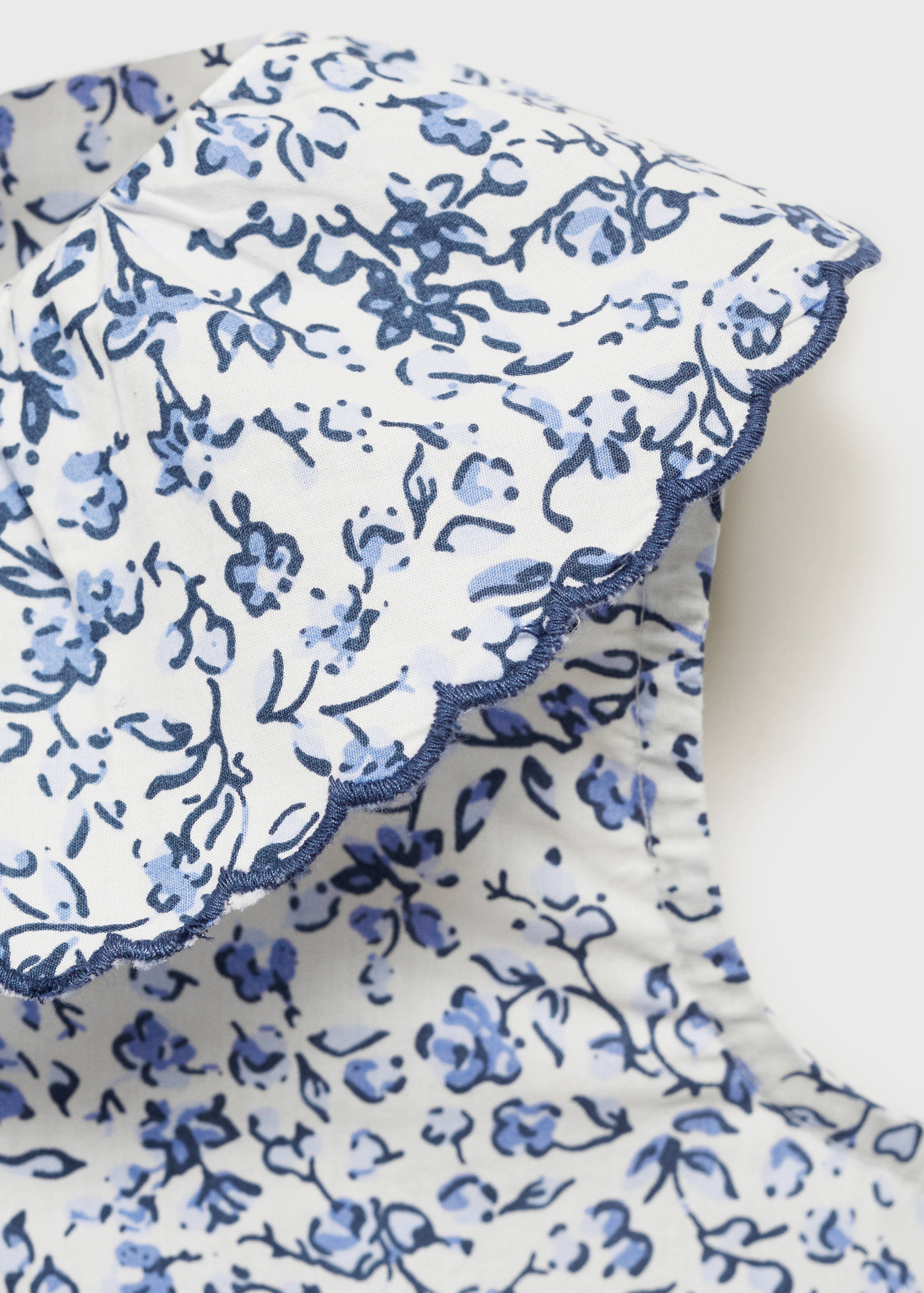 Gemusterte Bluse mit Babydollkragen - Detail des Artikels 8