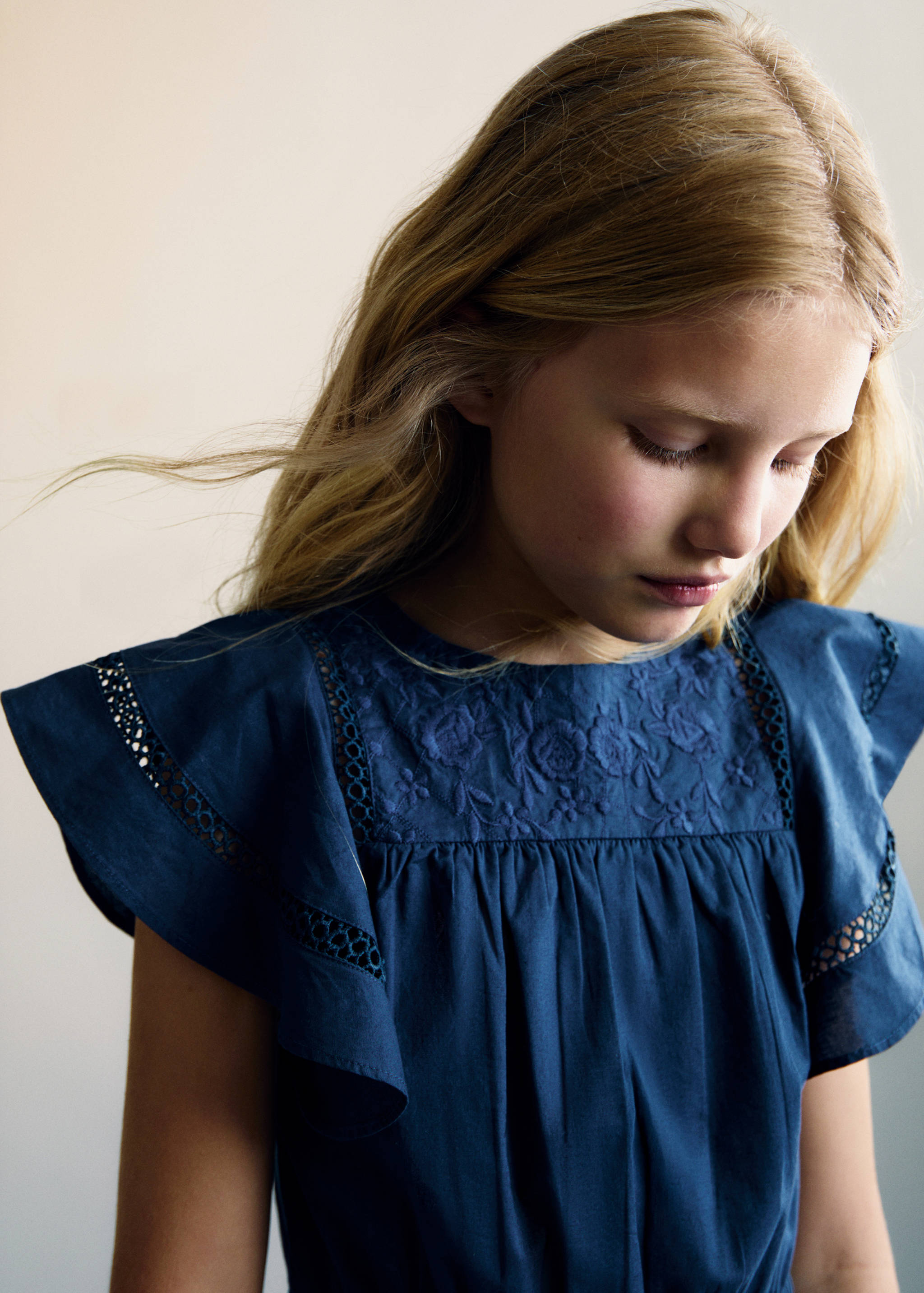 Langer Overall mit Stickerei - Detail des Artikels 1