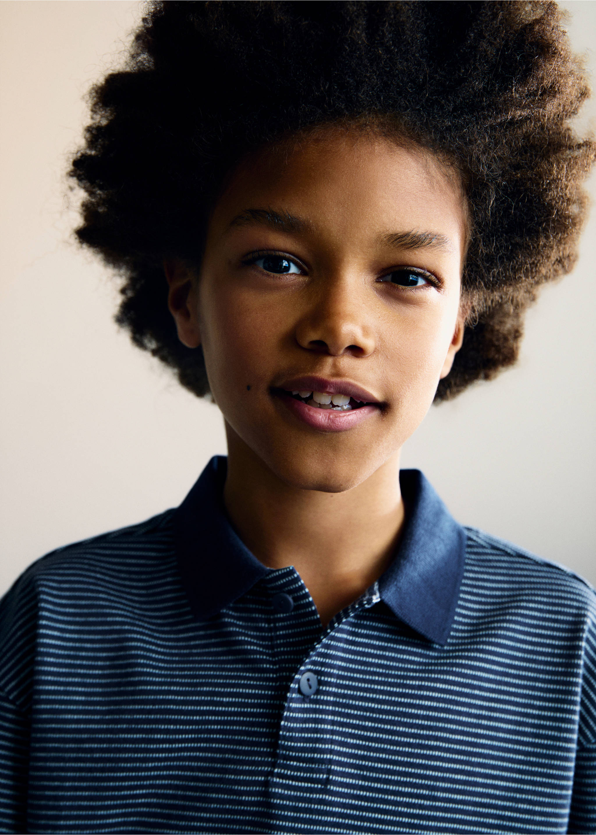 Polo cotó ratlles - Detall de l'article 1, Blau marí fosc. Ref: 87055960-00.