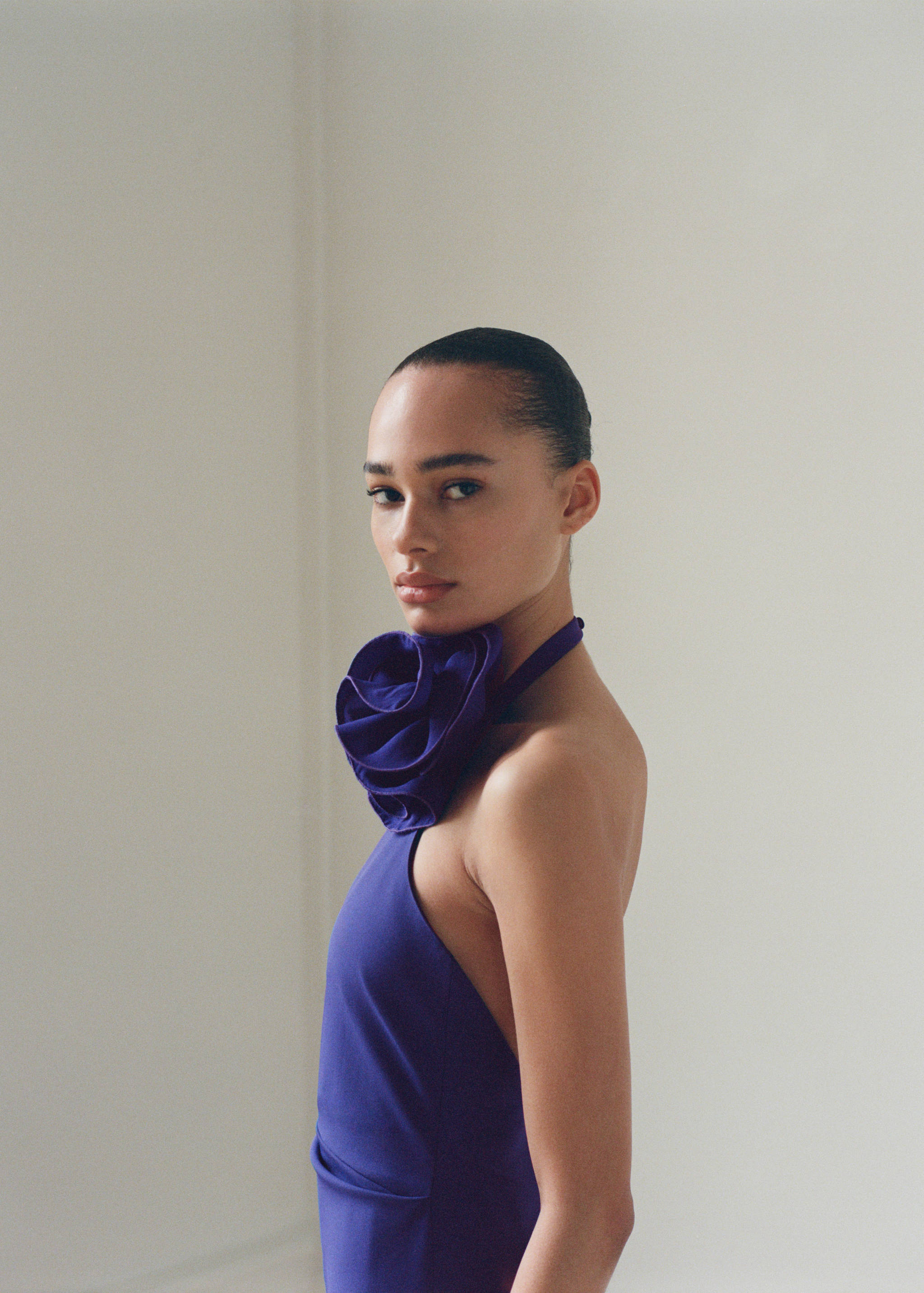 Draped halter-neck dress with flower motif - Details of the article 7, Blue. Ref: 87055988-00.