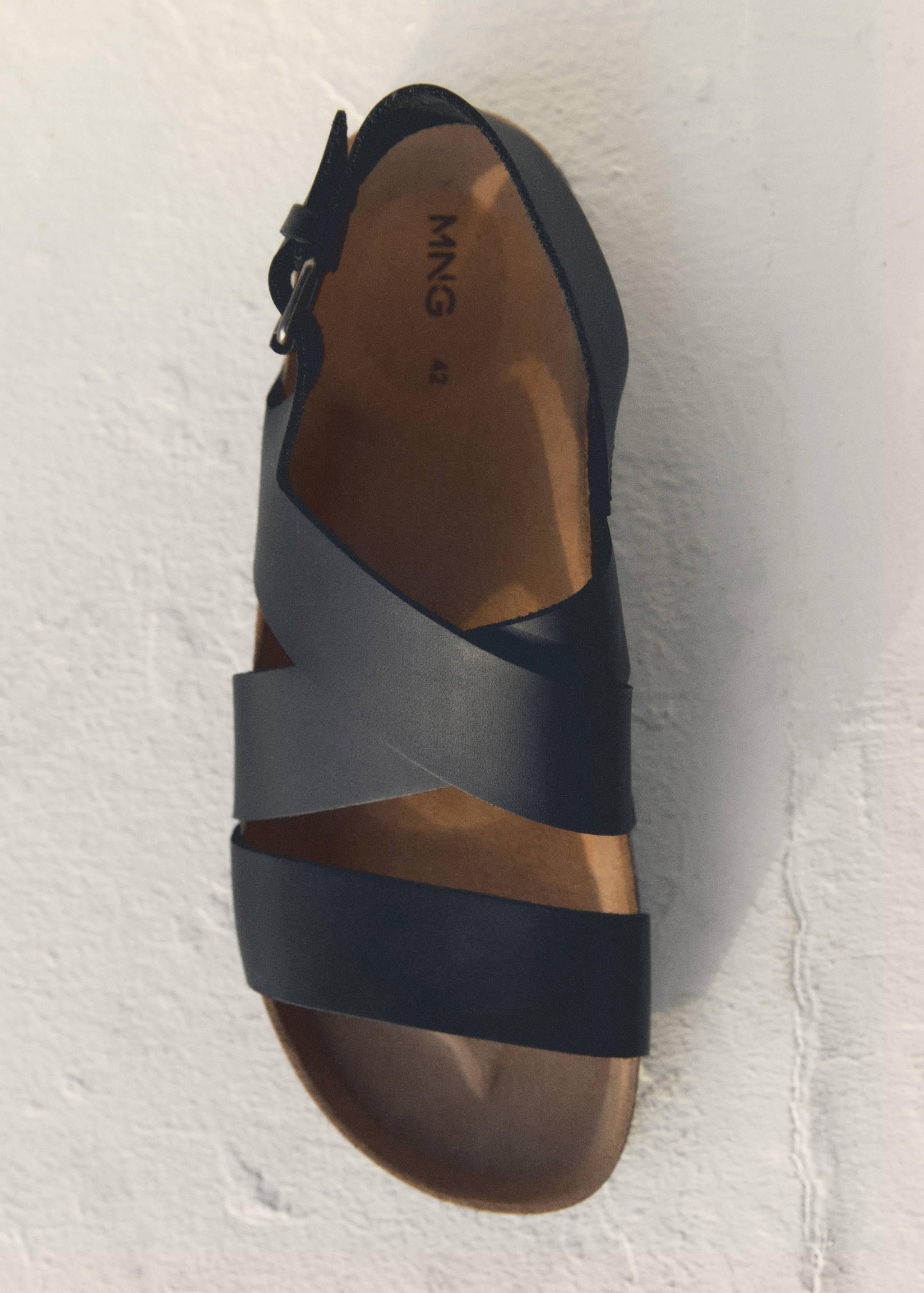 Crossed leather sandals with buckle - General plane