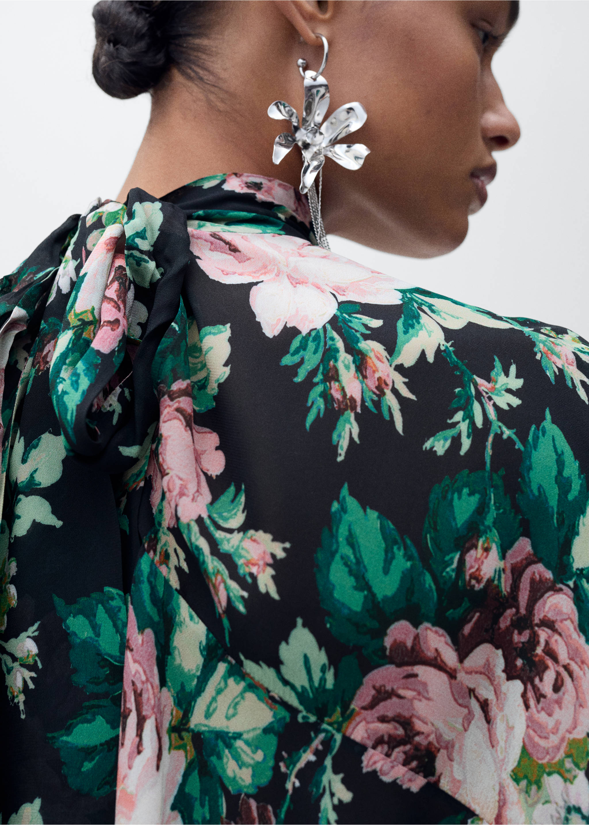 Chemisier à col montant imprimé fleuri - Détail de l'article 2, Noir. Ref: 87055993-00.