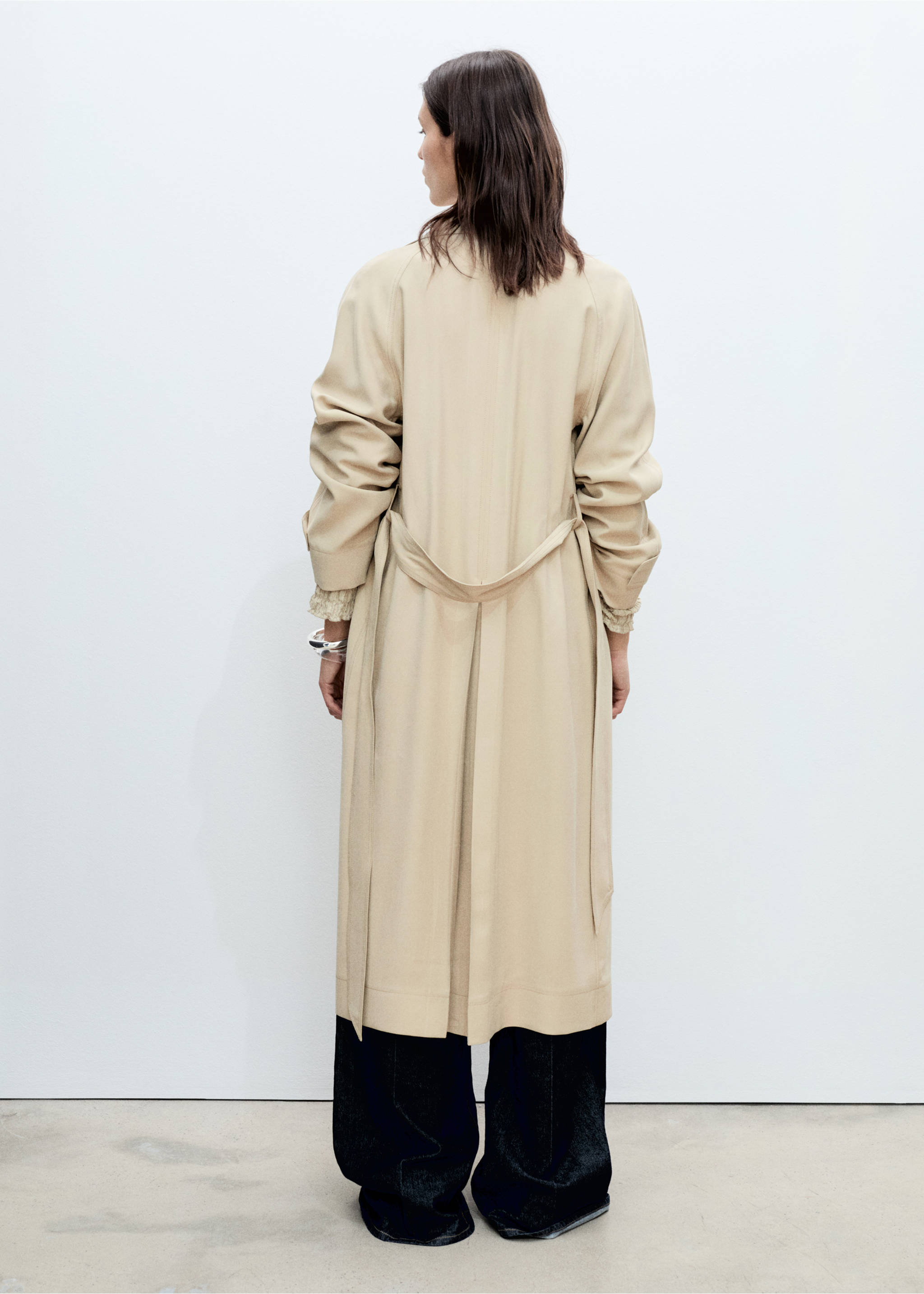 Soft Trenchcoat mit Gürtel - Rückseite des Artikels, Hellgrau/Pastellgrau. Ref: 87056354-00.