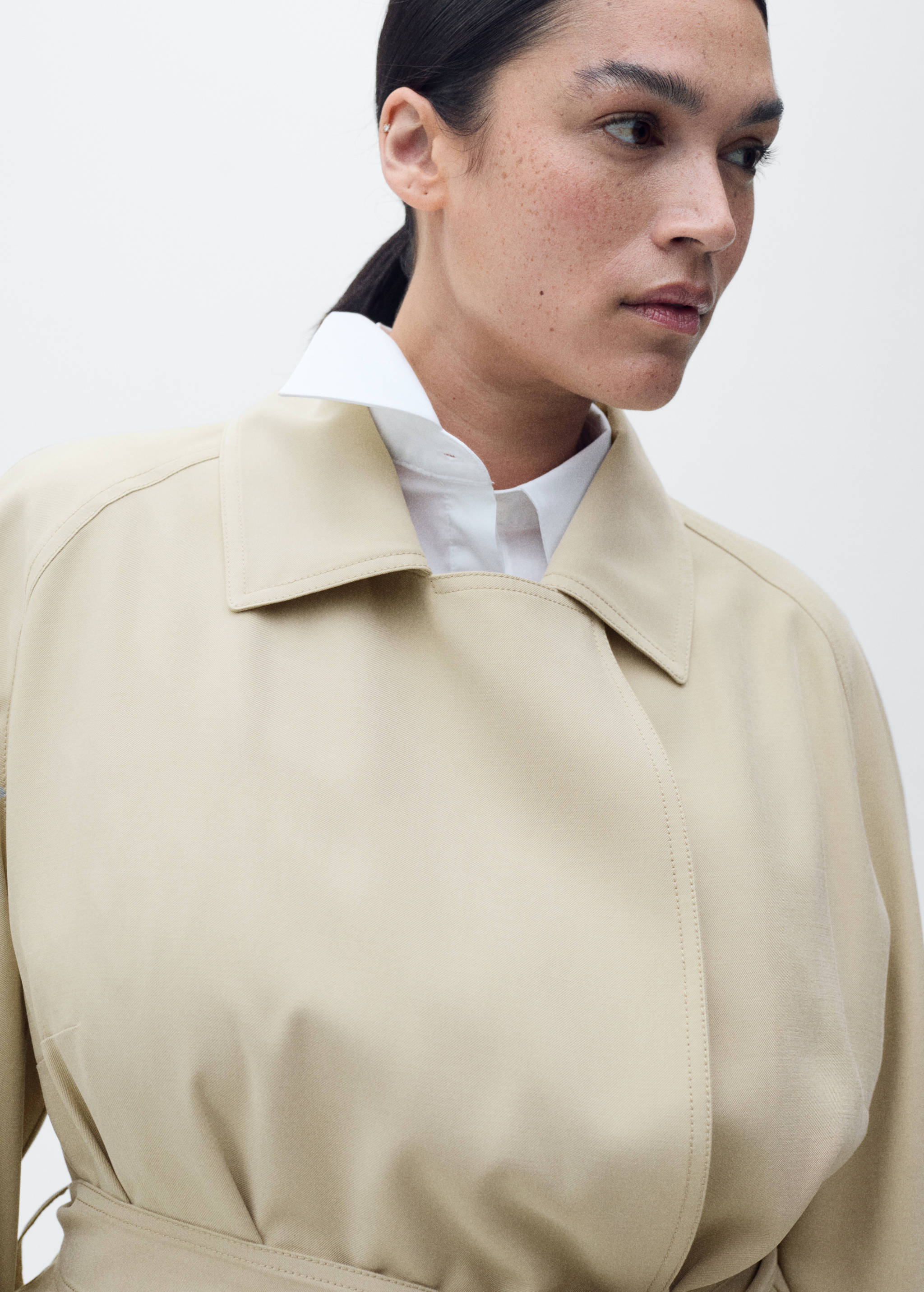 Soft trench coat with belt - Details of the article 4