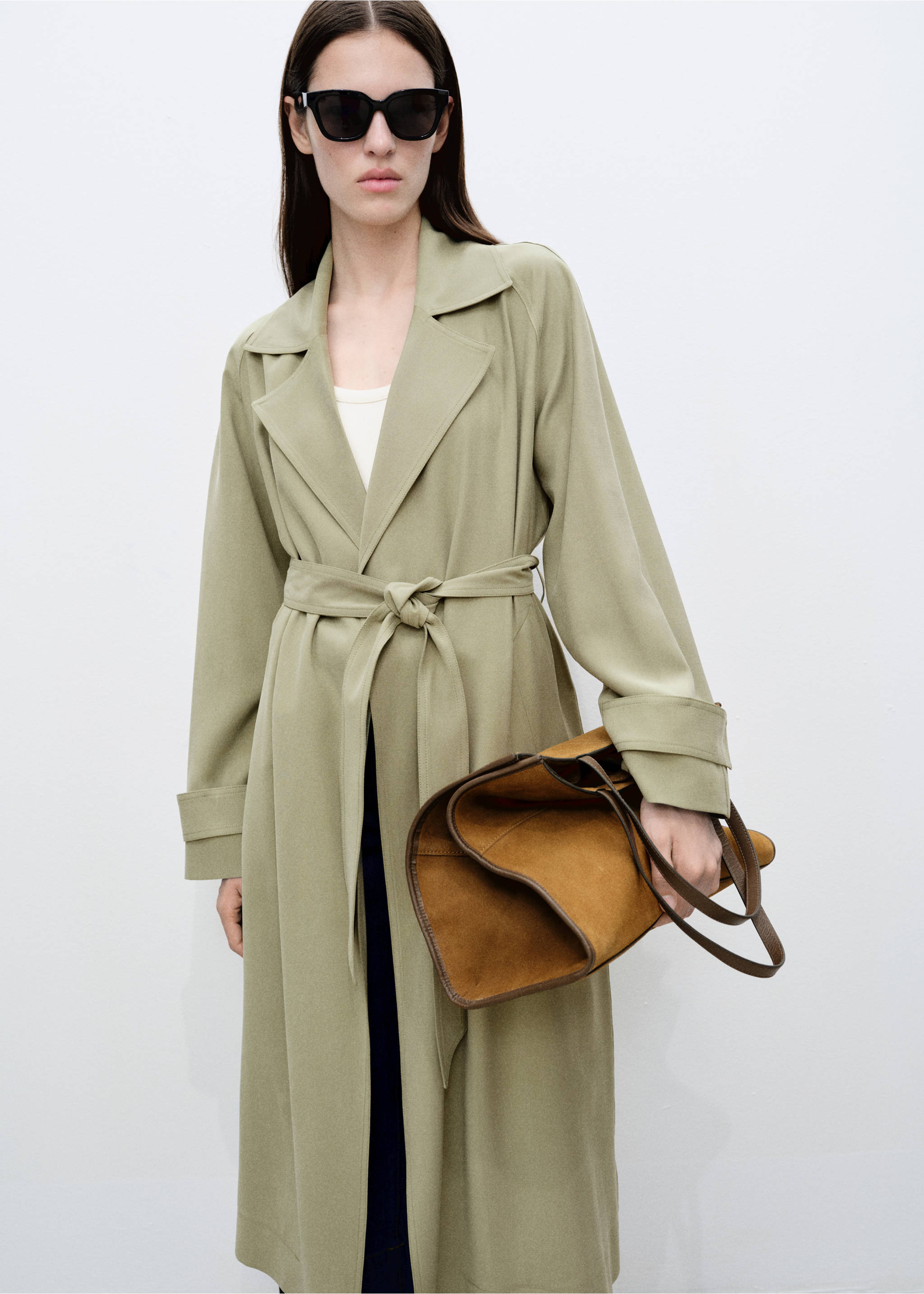 Soft Trenchcoat mit Gürtel - Mittlere Ansicht, Khaki. Ref: 87056354-00.