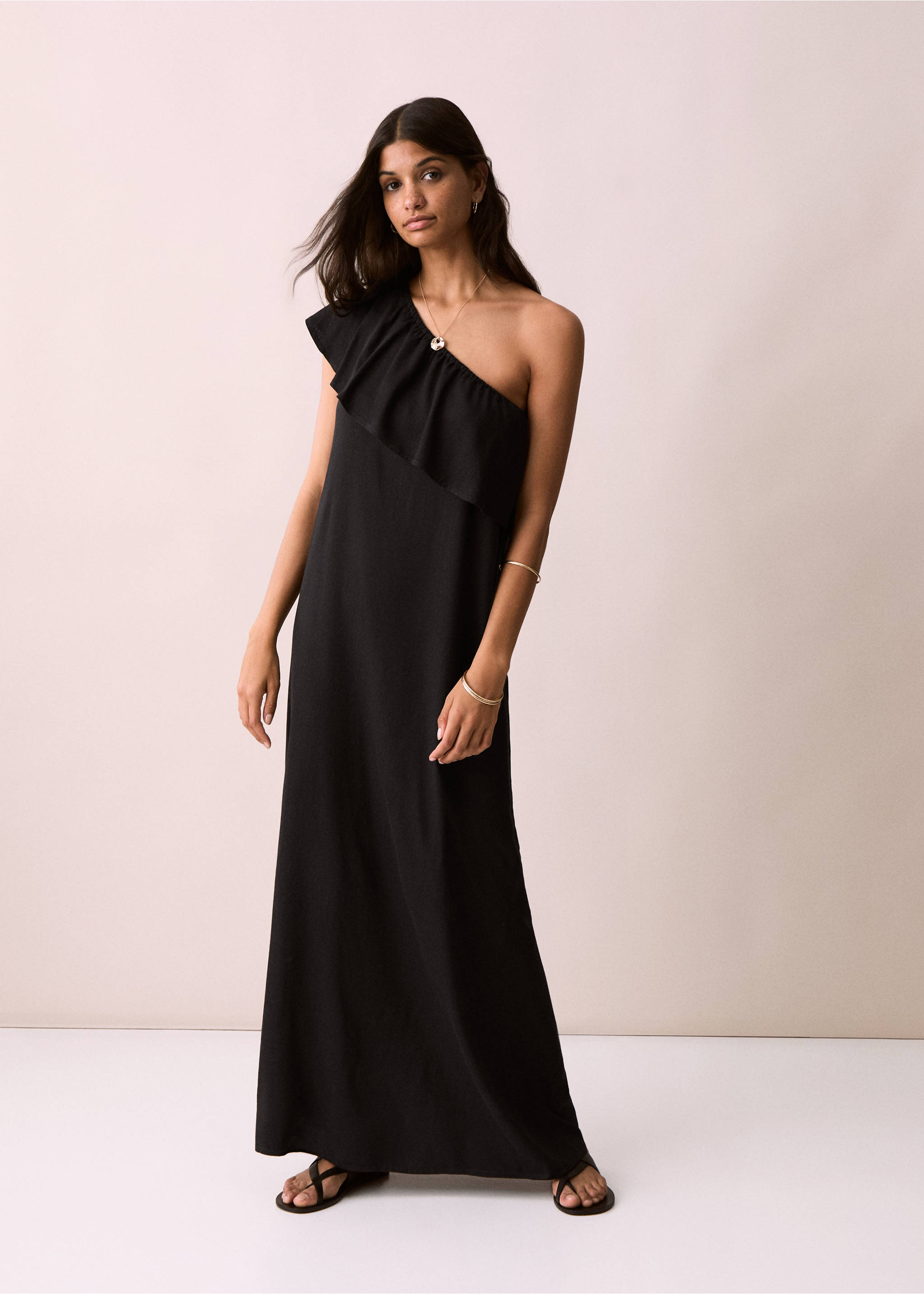 Robe lin volantée - Plan général, Noir. Ref: 87056356-00.