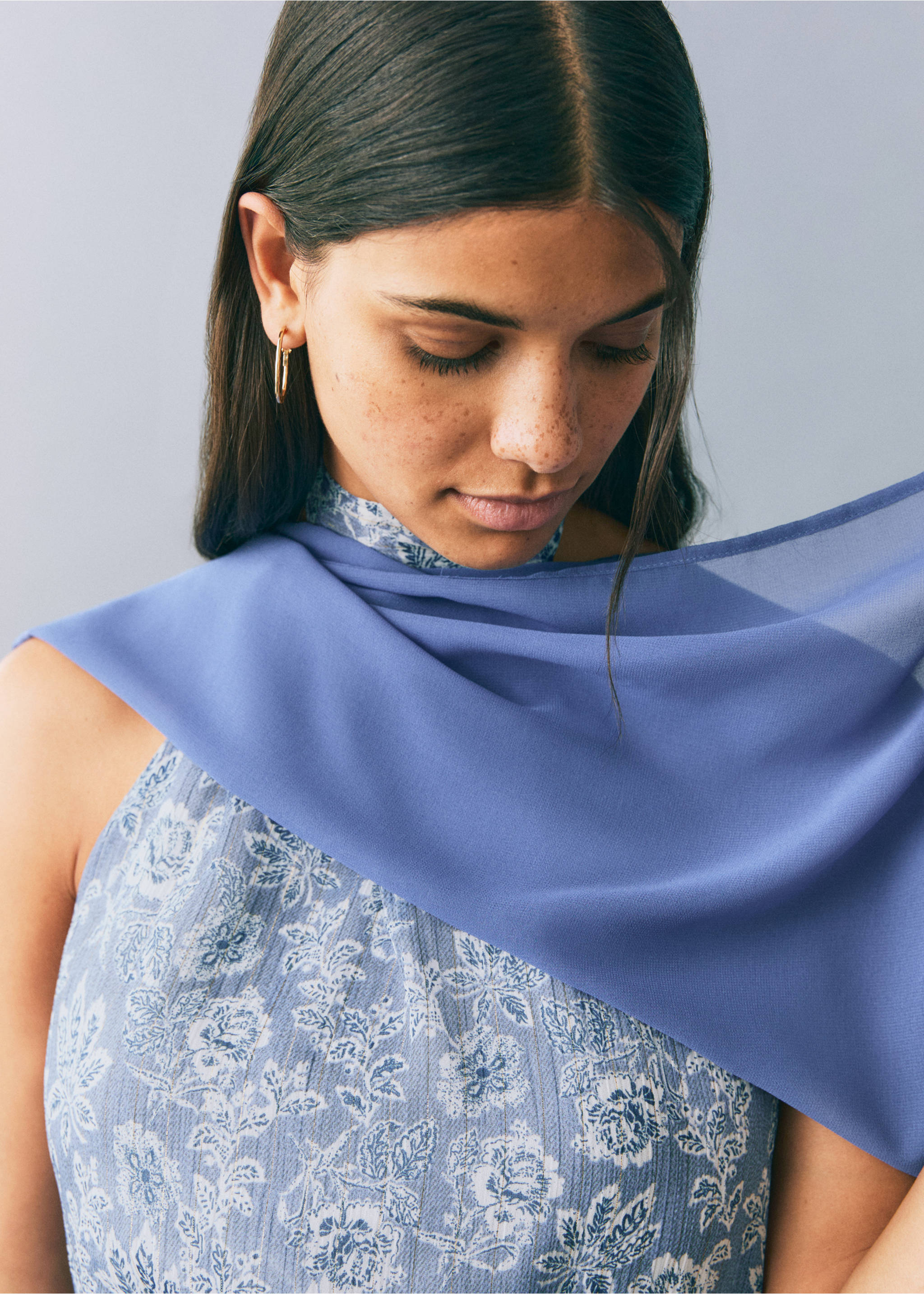 Chiffon layer top - Details of the article 1, Sky Blue. Ref: 87056366-00.