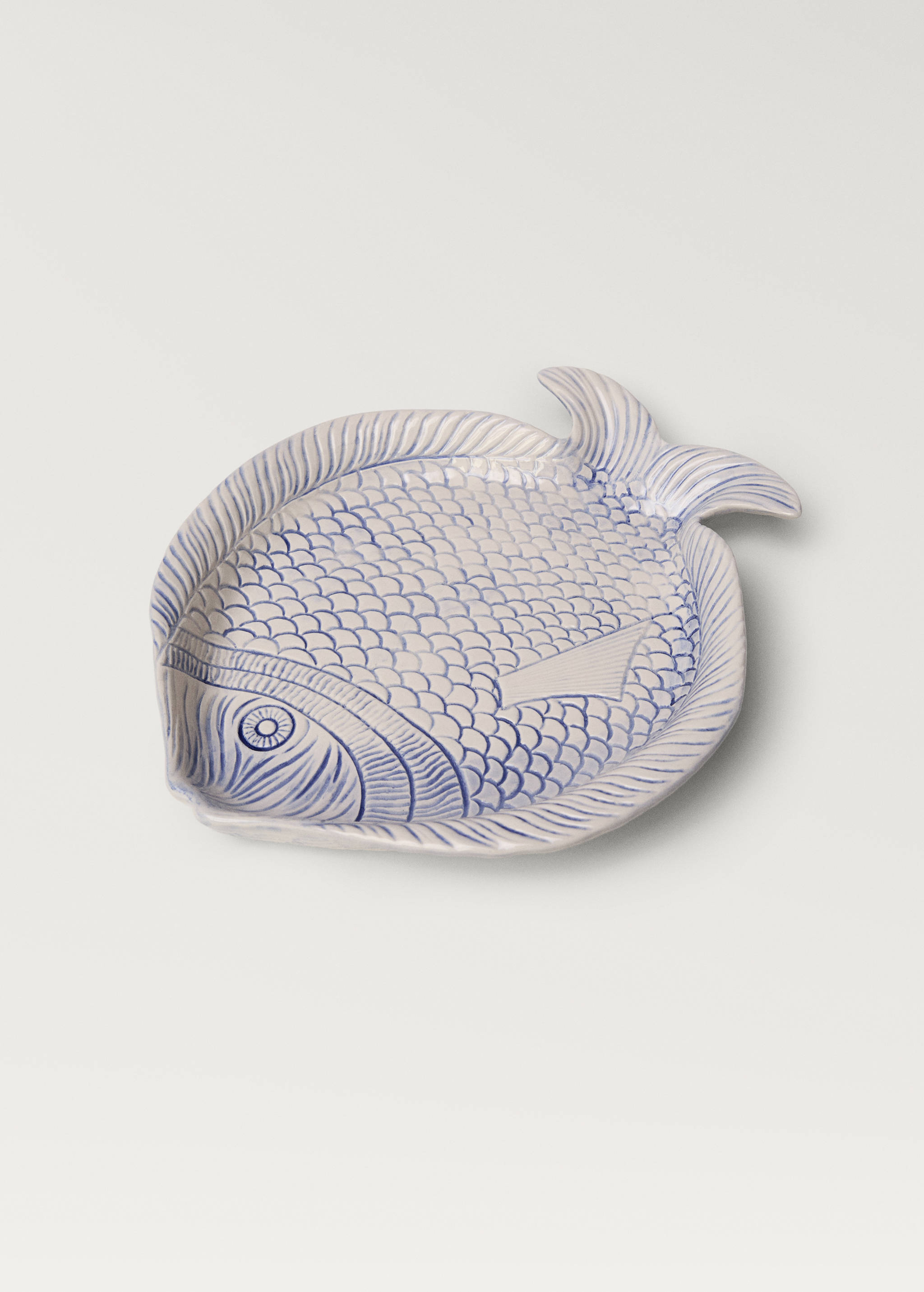 Large stoneware fountain with fish relief - Details of the article 1
