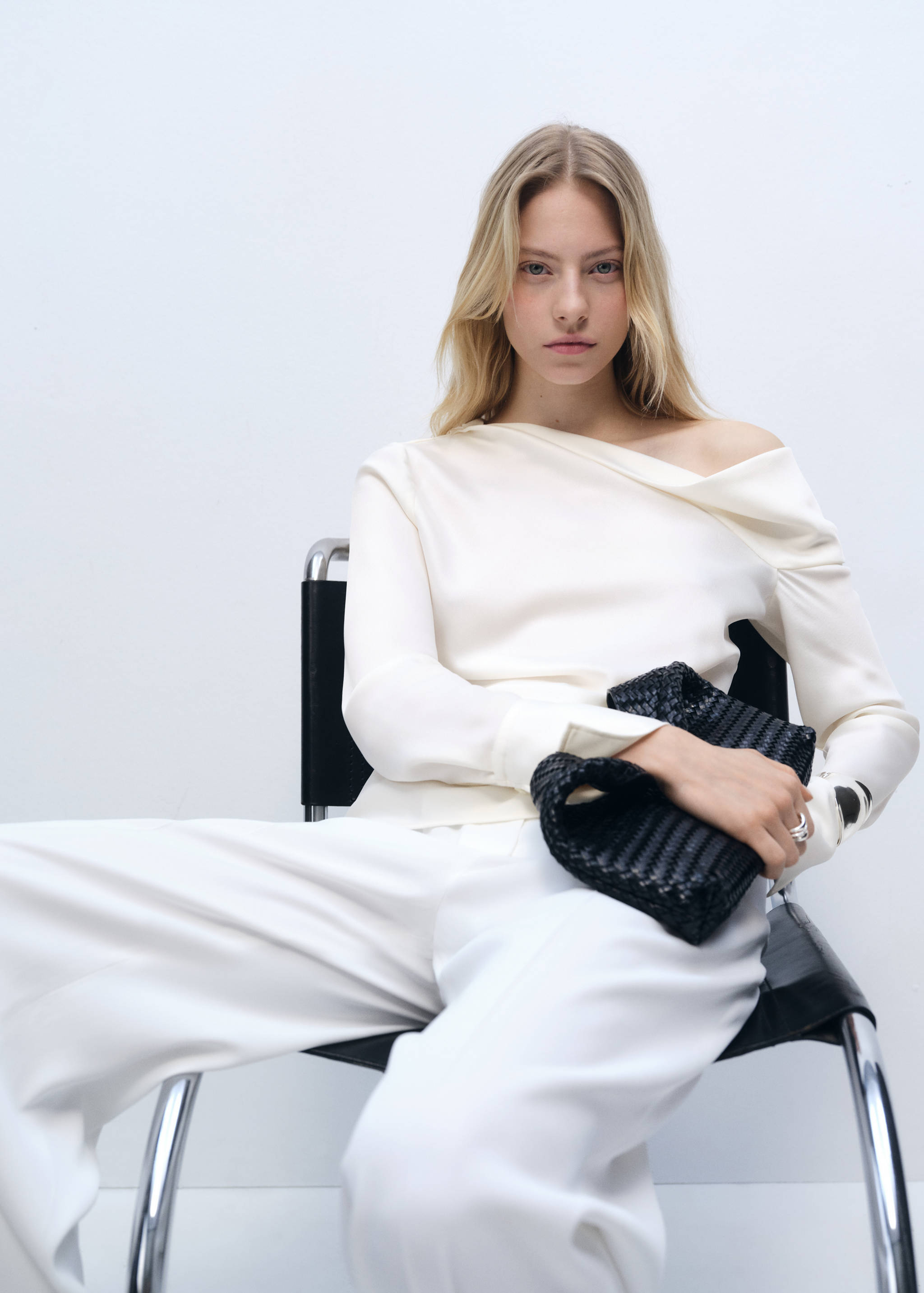 Blouse satin col bénitier - Détail de l'article 2