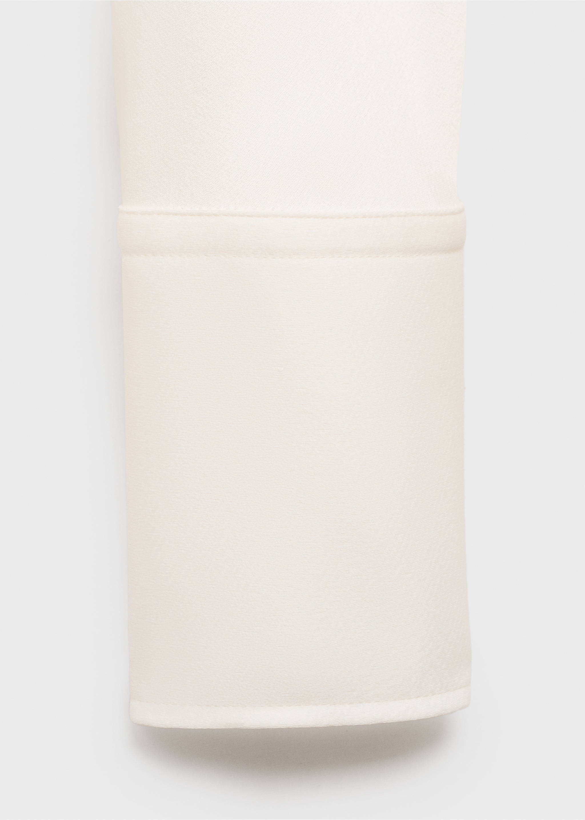 Blouse satin col bénitier - Détail de l'article 8, Blanc cassé. Ref: 87056371-00.