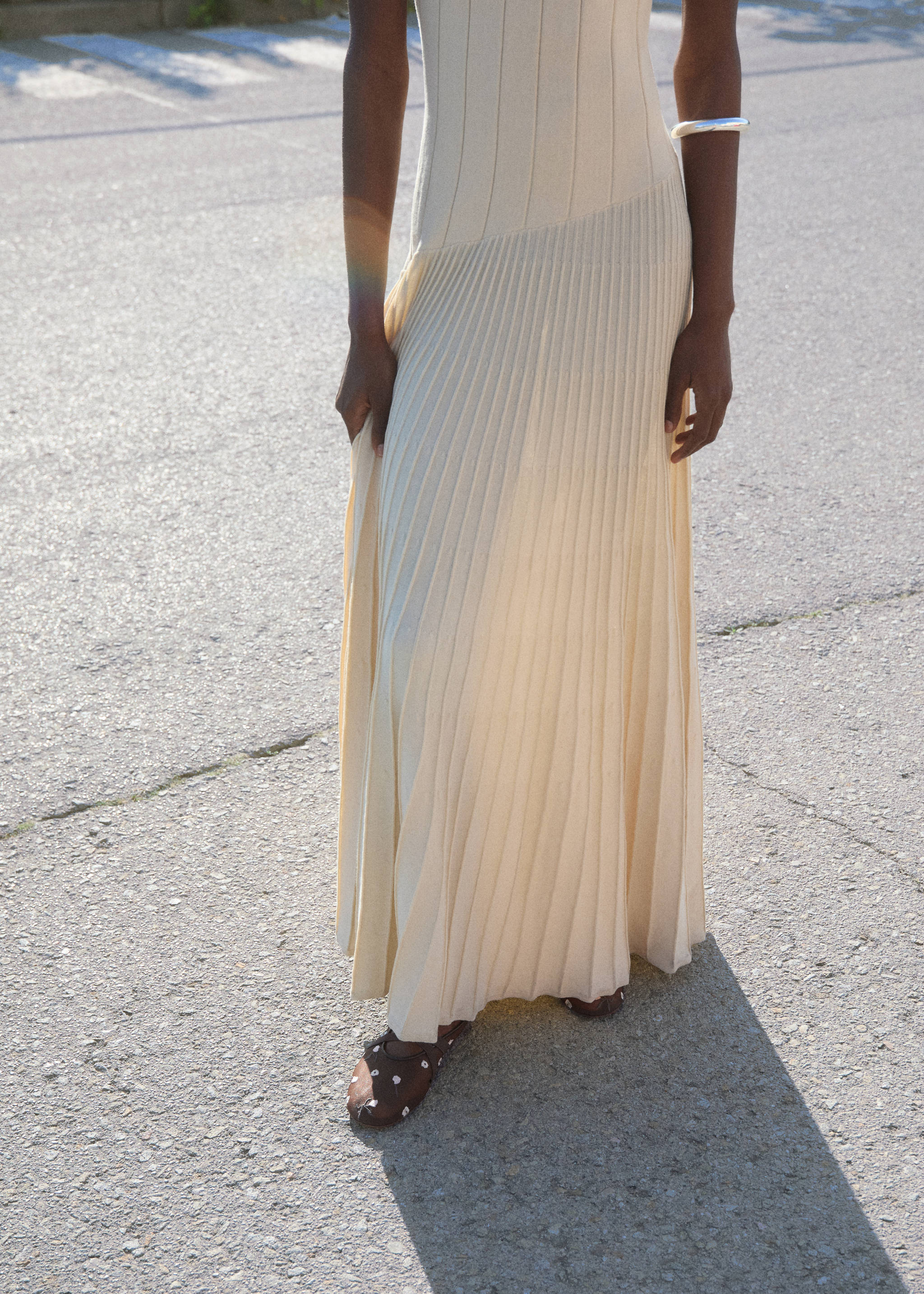 Ballerines brides croisées fleurs brodées - Plan général, Marron. Ref: 87056710-00.