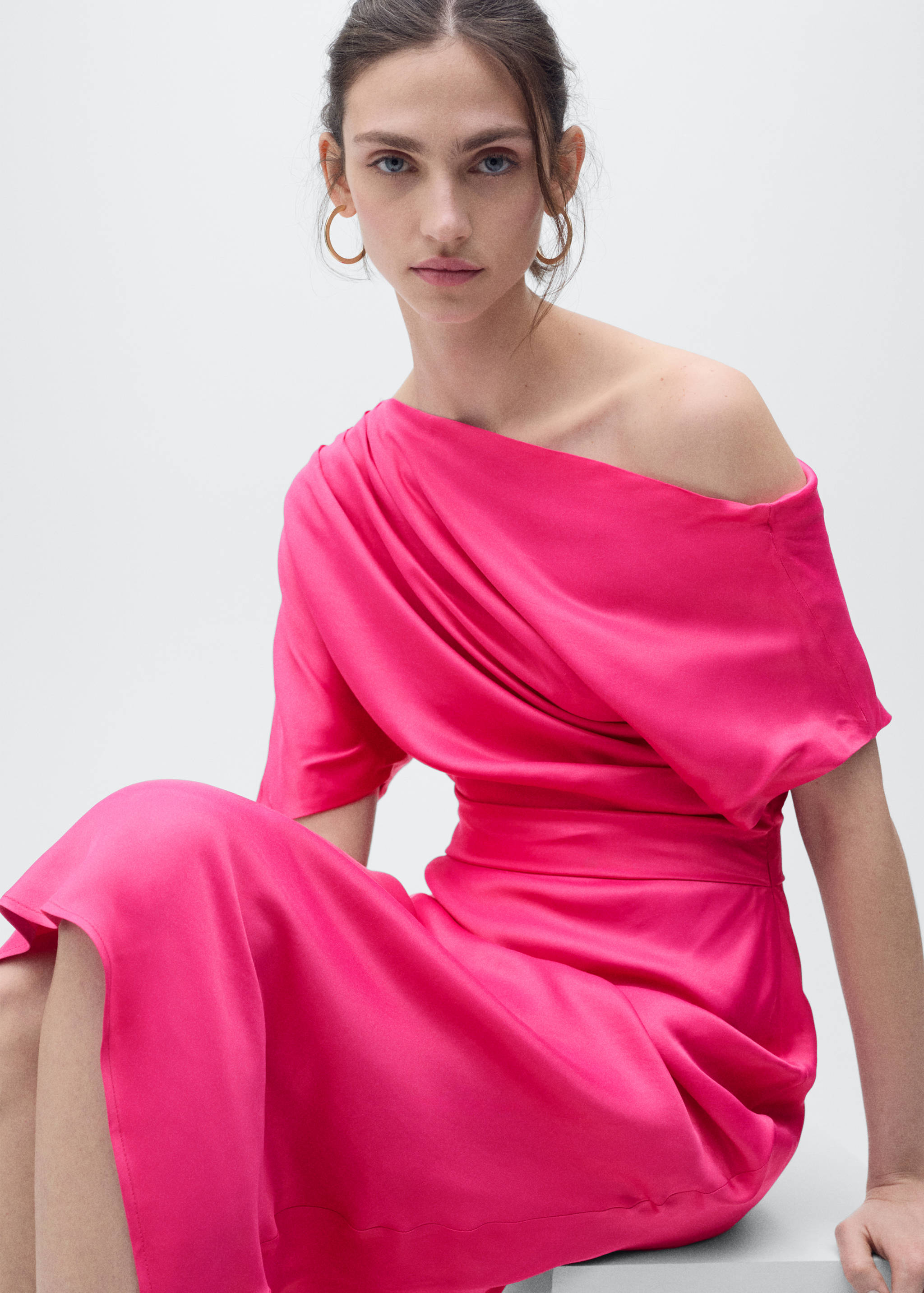 Draped asymmetrical midi-dress - Details of the article 2