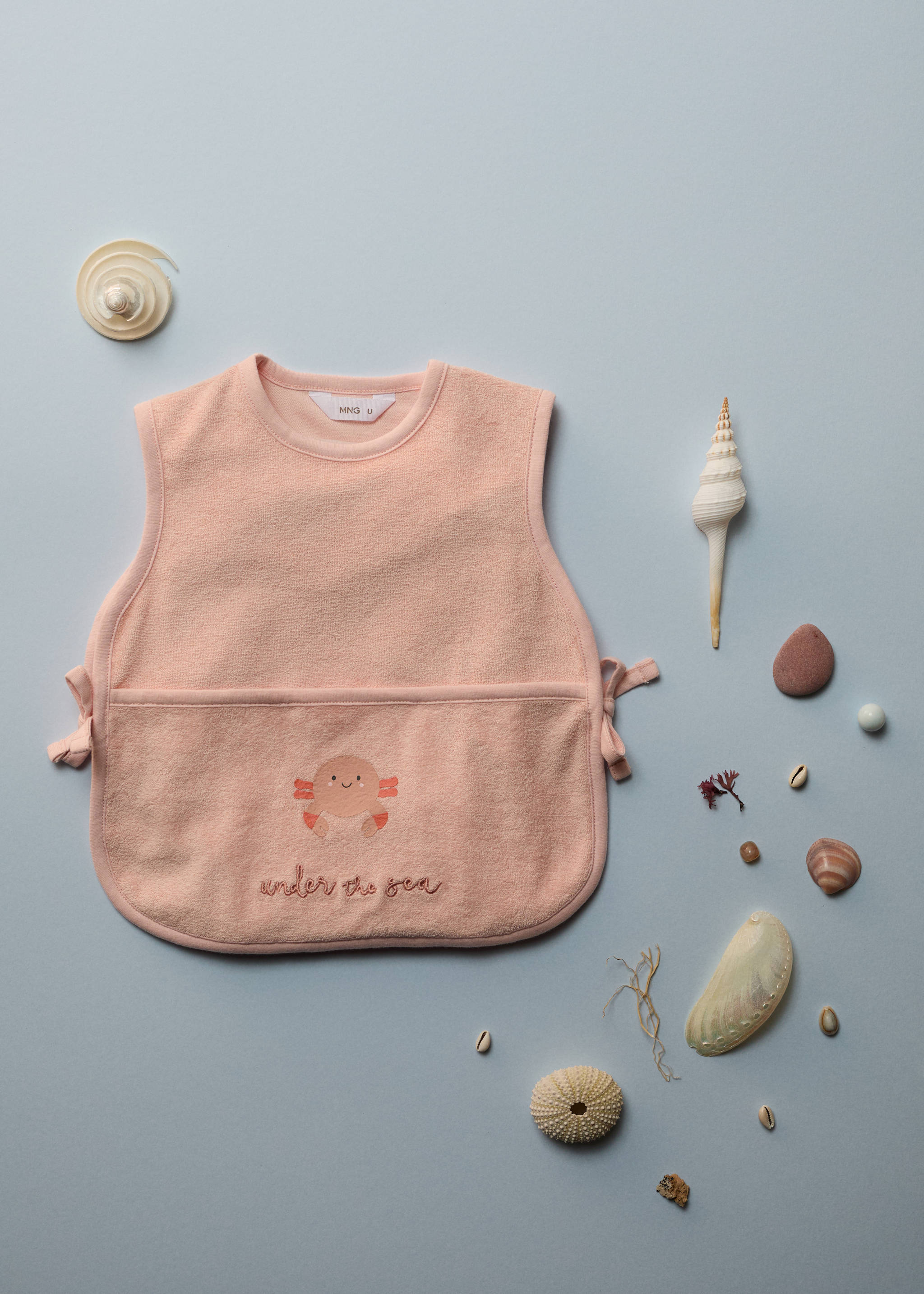 Terry cloth bib with embroidered details - Details of the article 5
