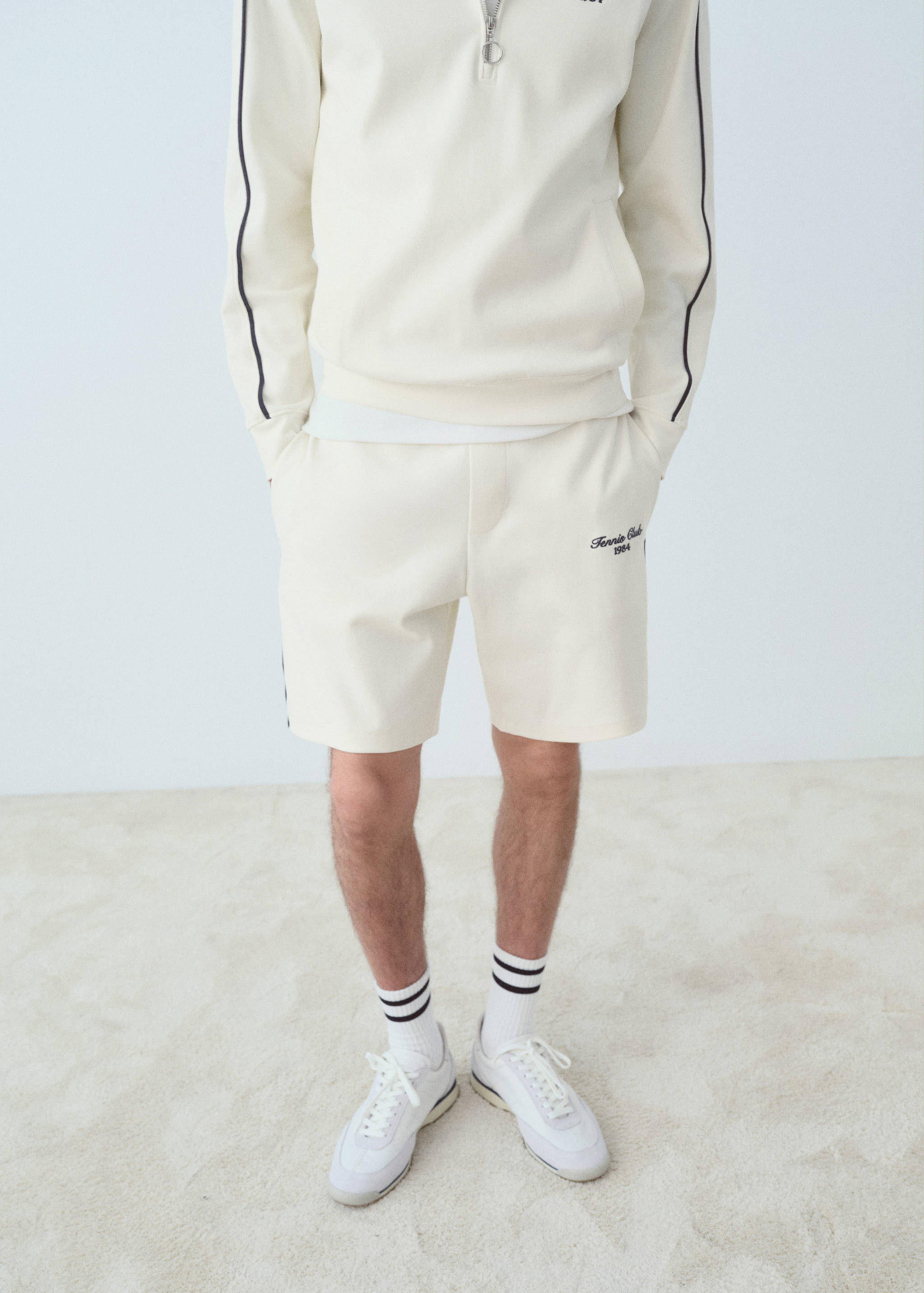 Cotton shorts with elastic waist - Medium plane